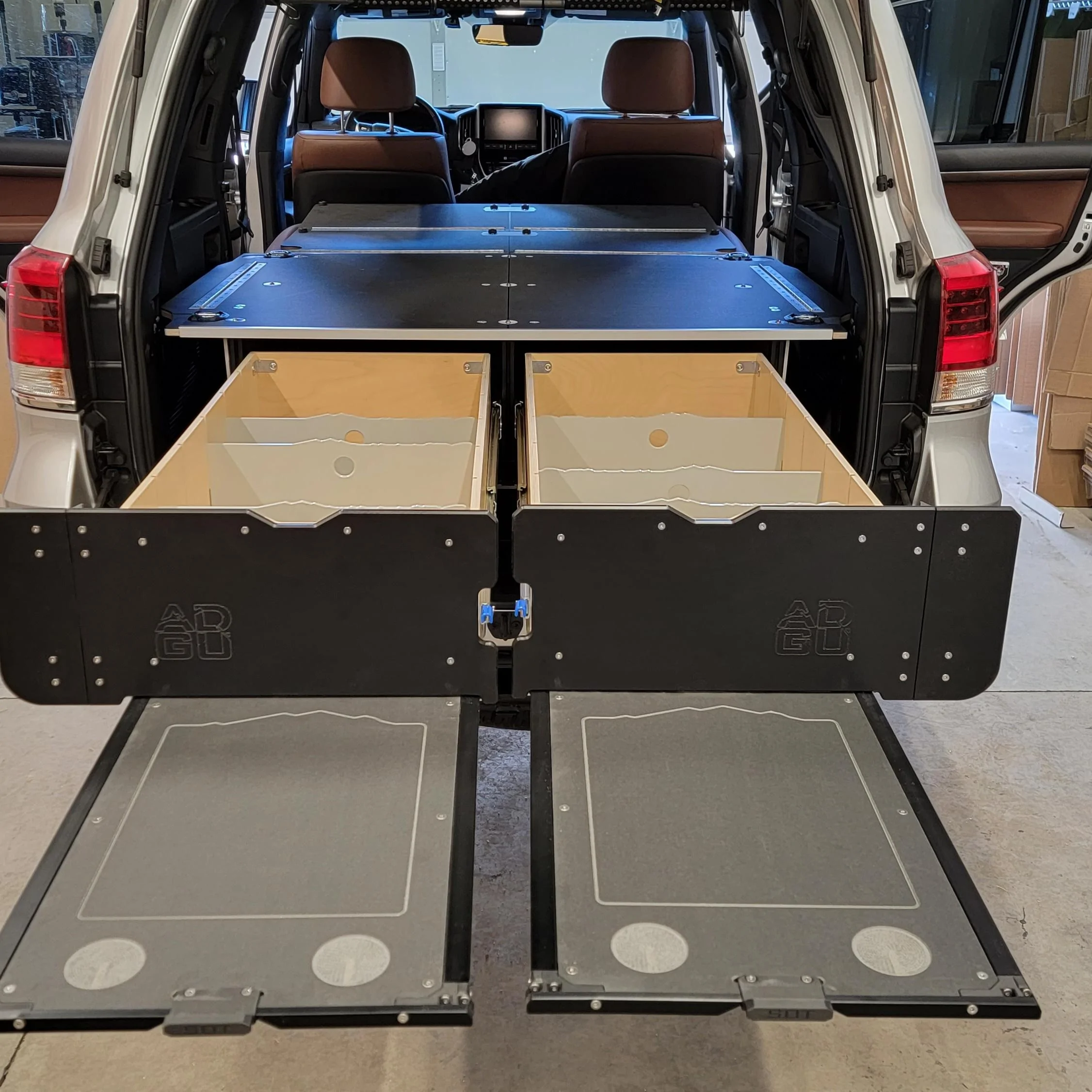 Rivian R1T R1S Tall people (6'3").. how is it sleeping in the back with seats down? IMG_20230313_112538_252