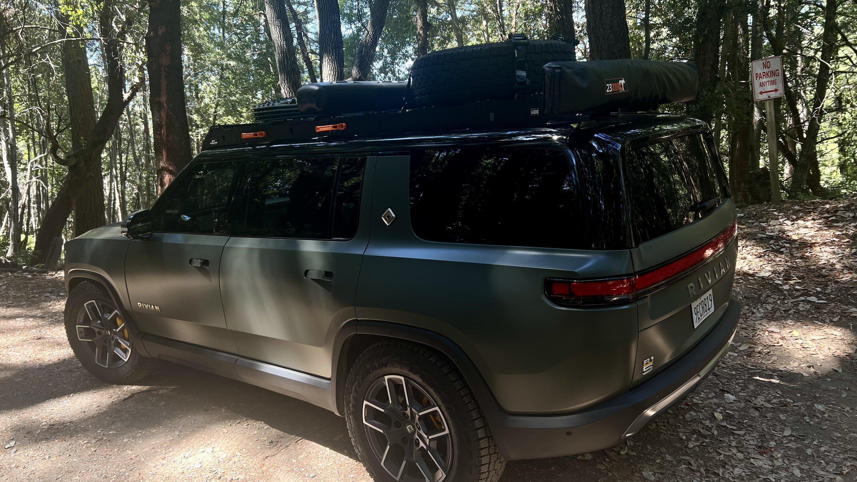 Rivian R1T R1S Yakima windshield wind deflector -- anyone installed yet? IMG_3294