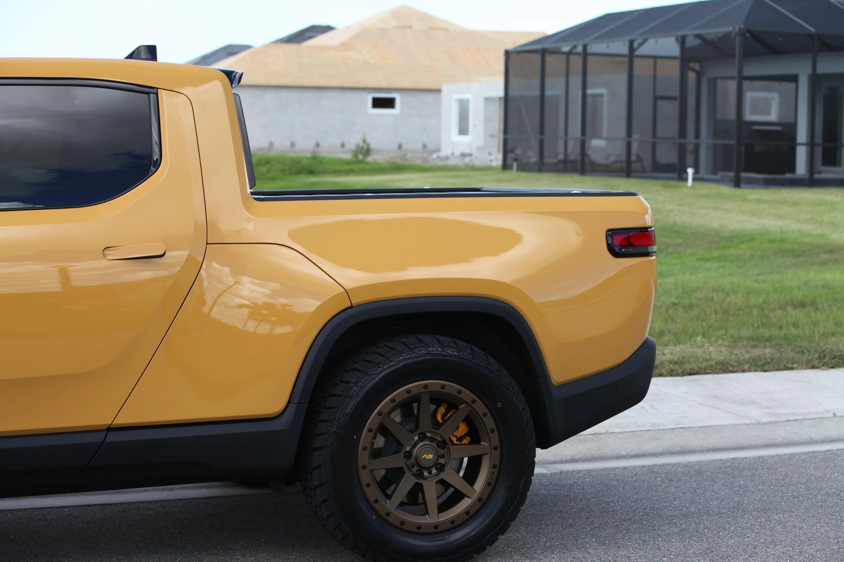 Rivian R1T R1S Phat Tires (285/60/20) Installed Continued... IMG_9305