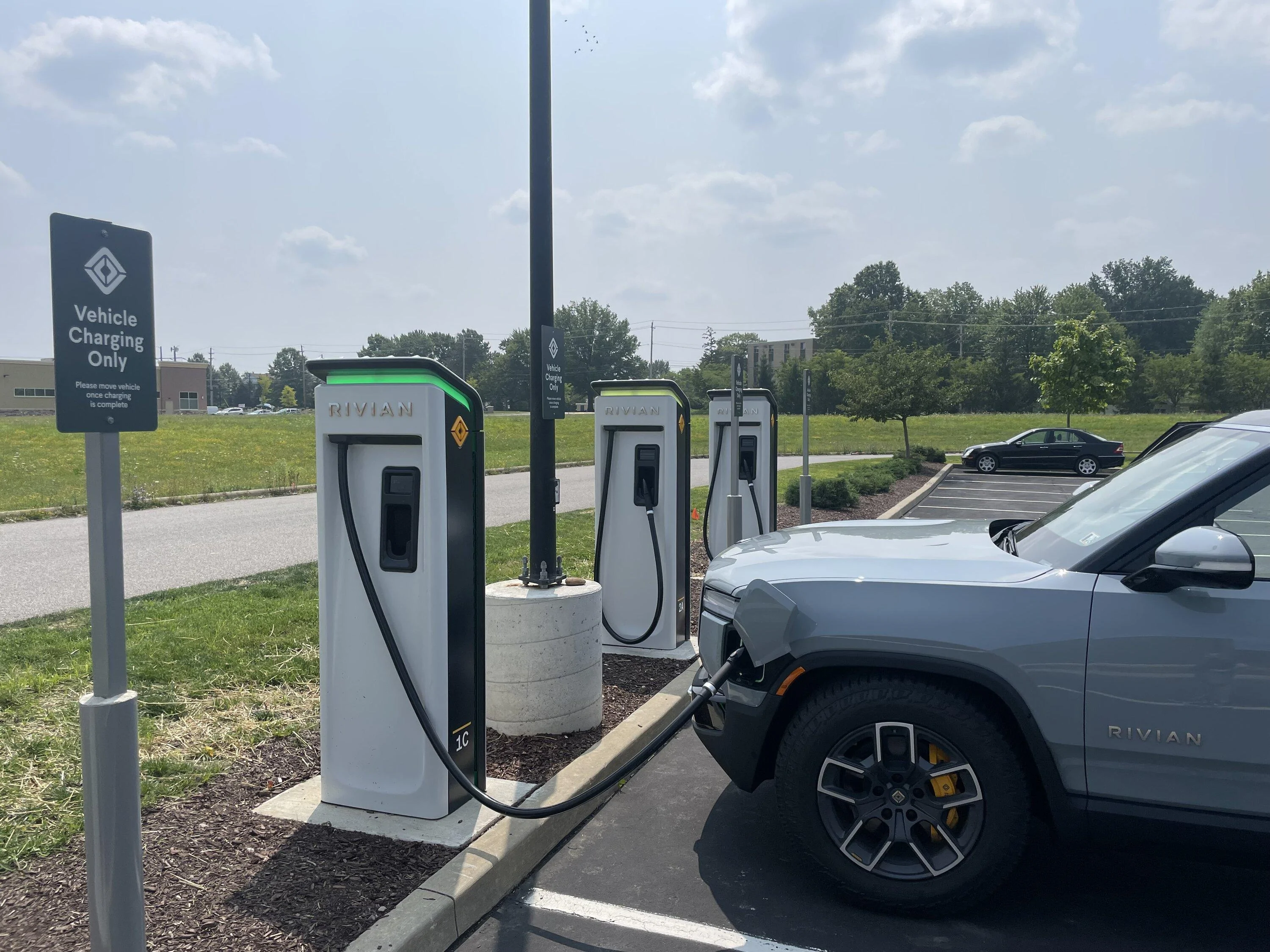 Rivian R1T R1S First RAN charge! 1696647163645