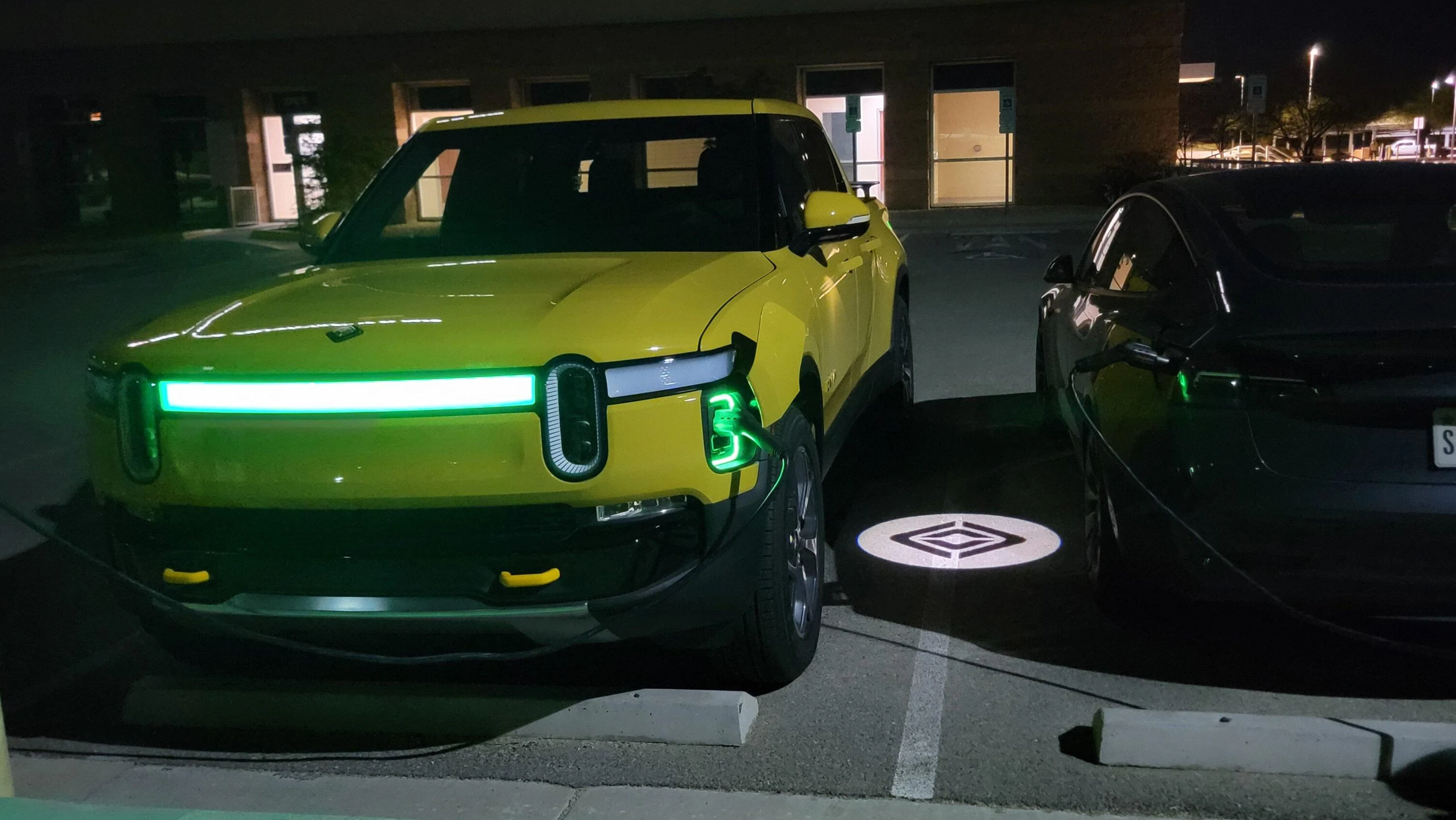 Rivian R1T R1S COMPASS YELLOW R1T Photos 20231006_210648