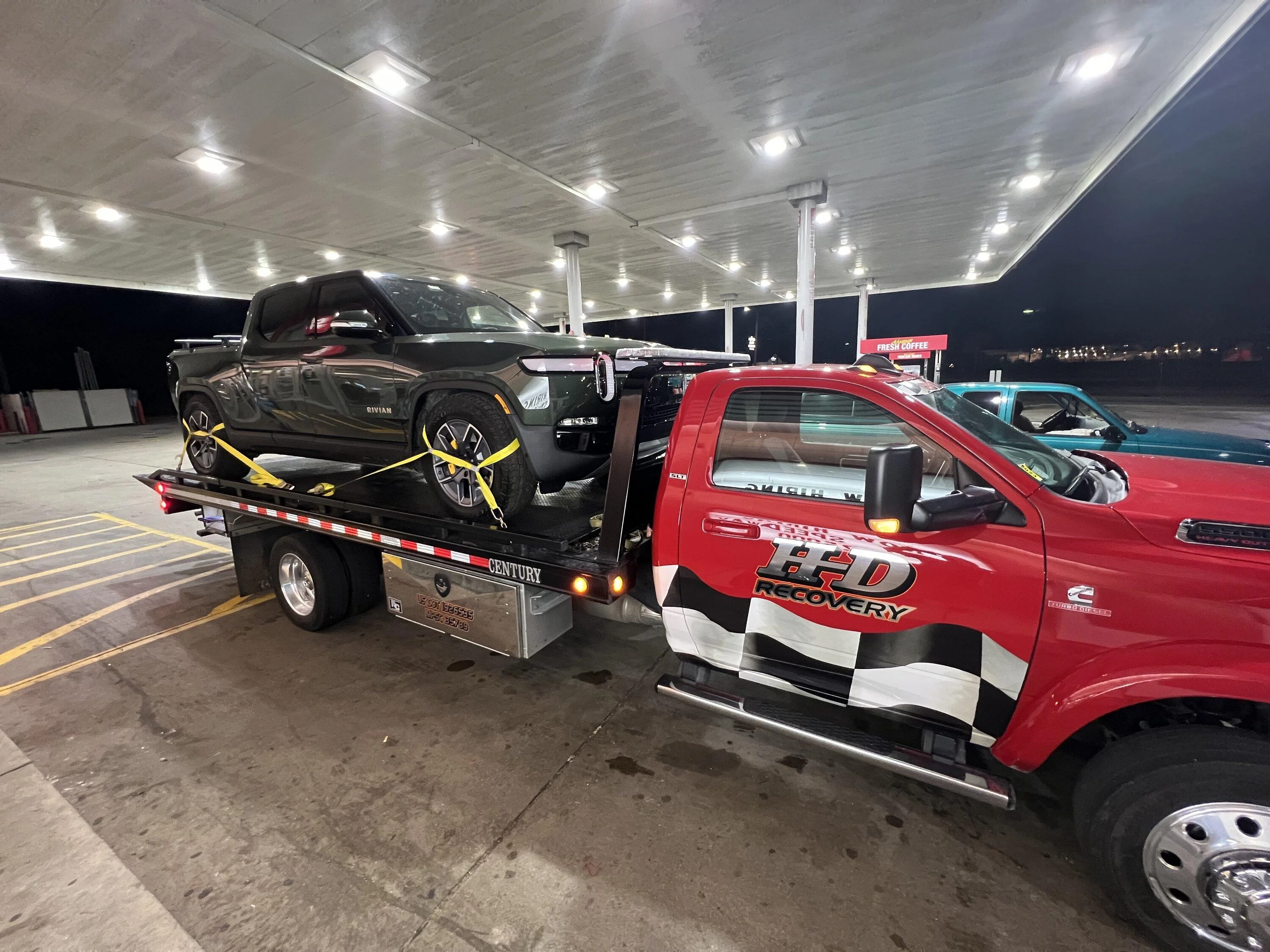 Rivian R1T R1S R1T Break Down Report & Rivian Customer Service Review -- Milwaukee to Detroit Trip AtSpeedway