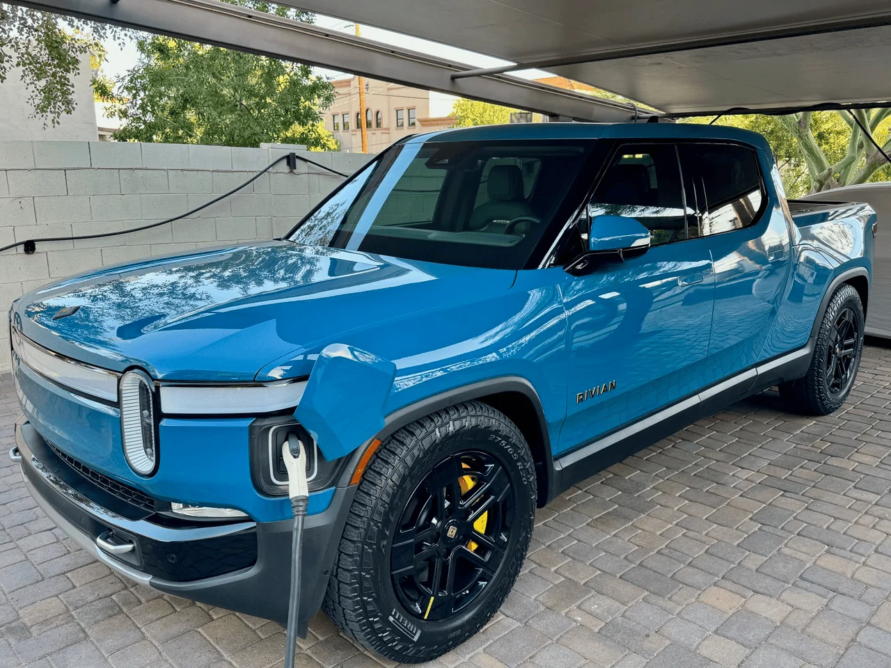 Rivian R1T R1S PPF: Glossy v Stealth 1696701566356
