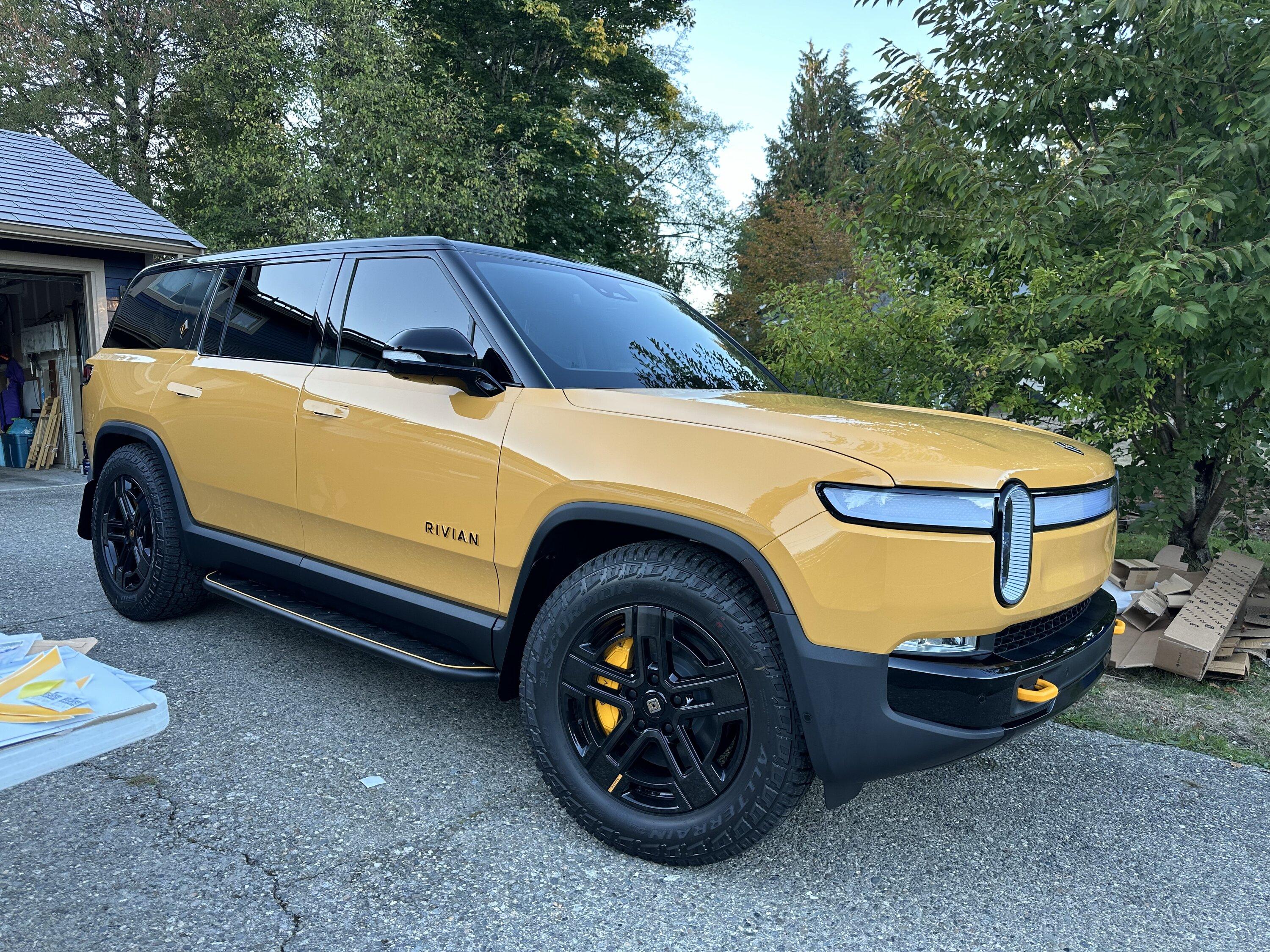 Rivian R1T R1S ? COMPASS YELLOW R1S  Photos IMG_0097