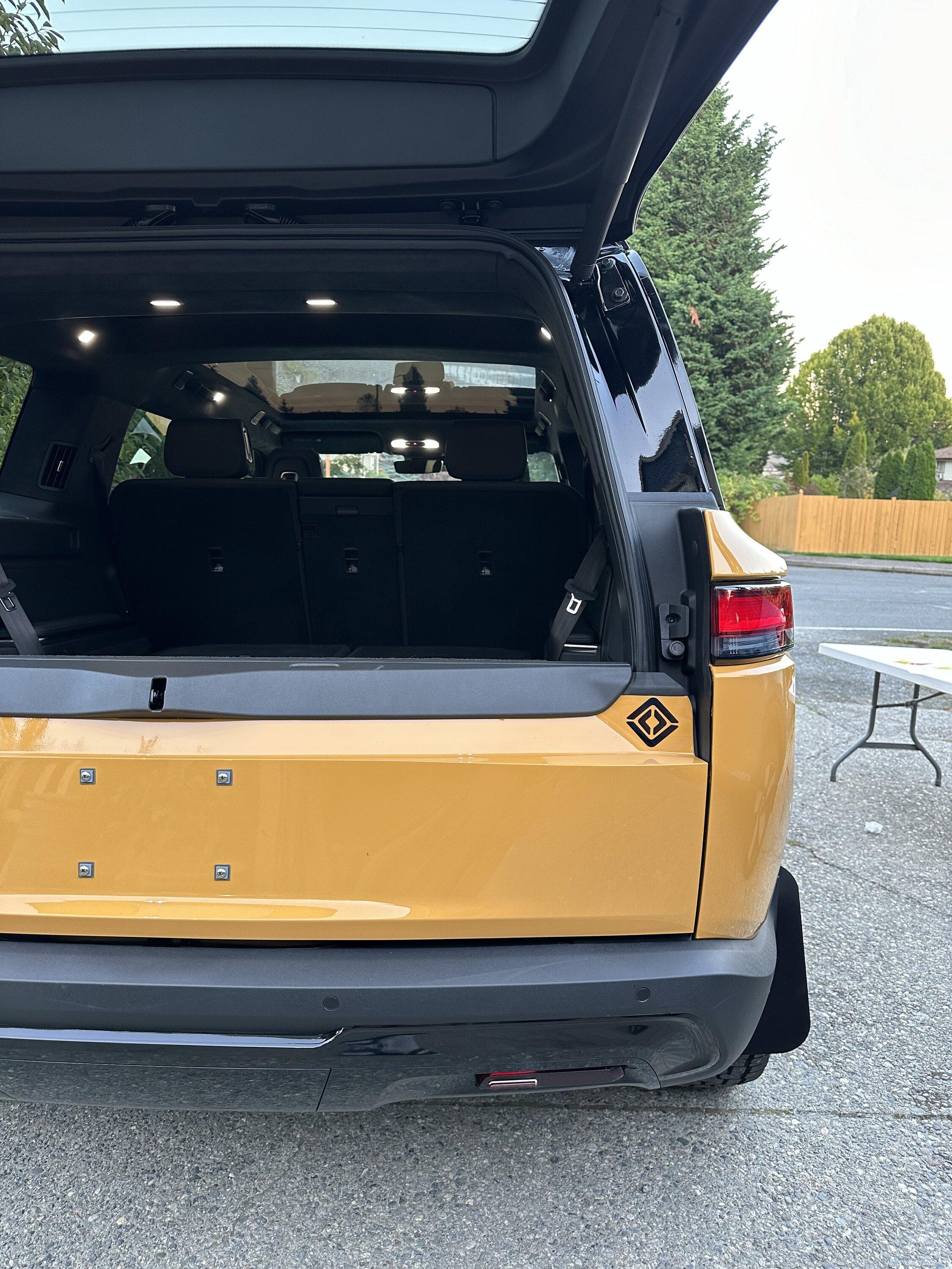 Rivian R1T R1S ? COMPASS YELLOW R1S  Photos IMG_0102