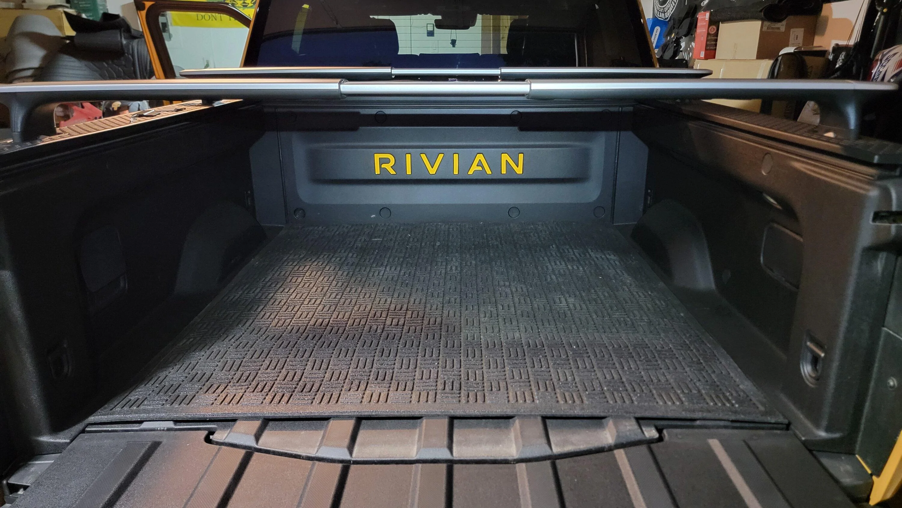 Rivian R1T R1S COMPASS YELLOW R1T Photos 20231007_190618