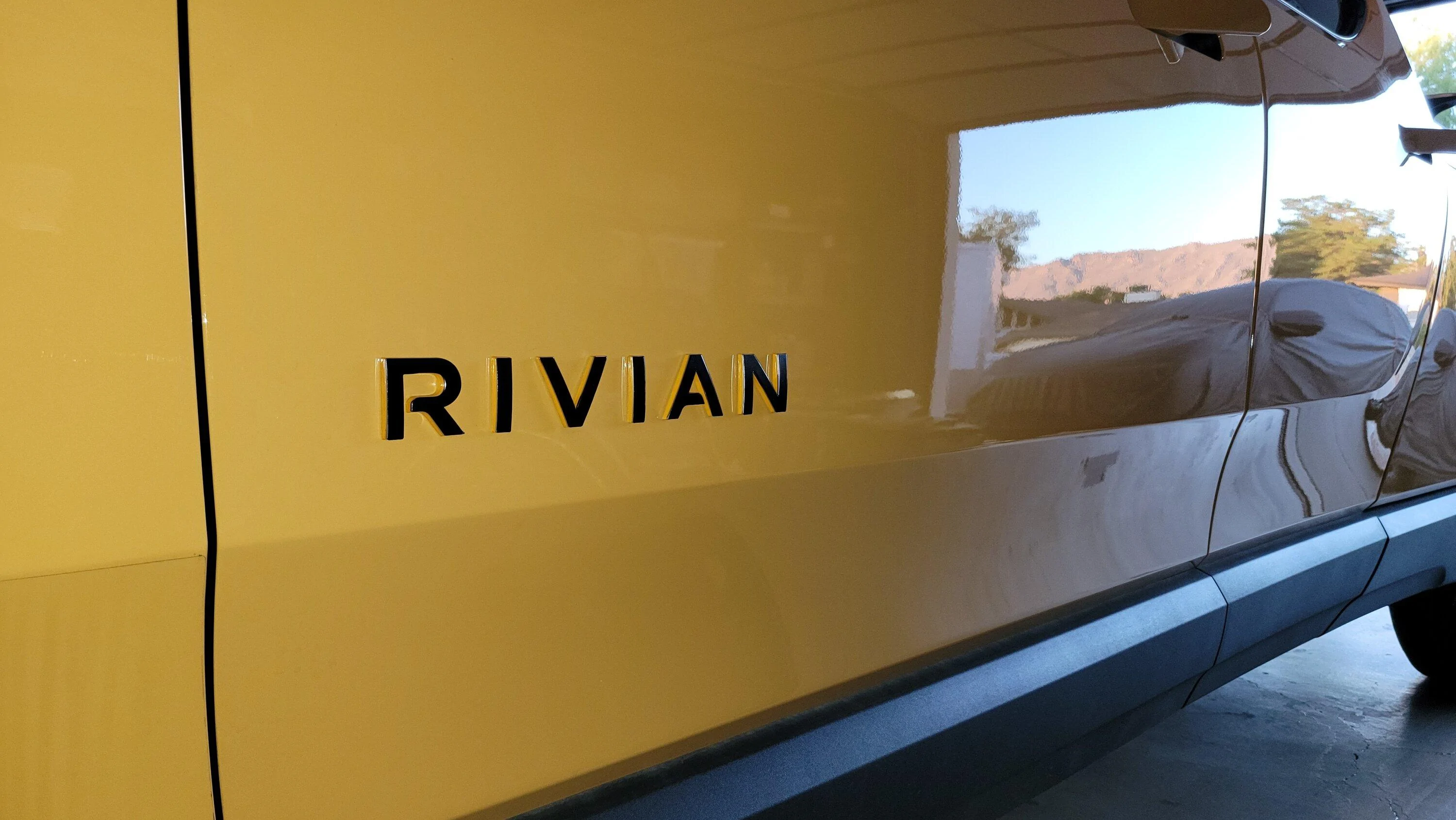 Rivian R1T R1S COMPASS YELLOW R1T Photos 20231007_182758