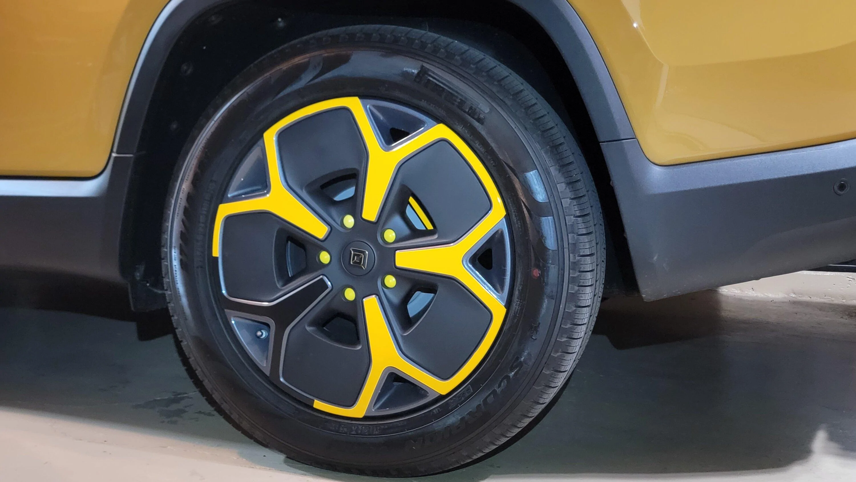 Rivian R1T R1S COMPASS YELLOW R1T Photos 20231007_193436