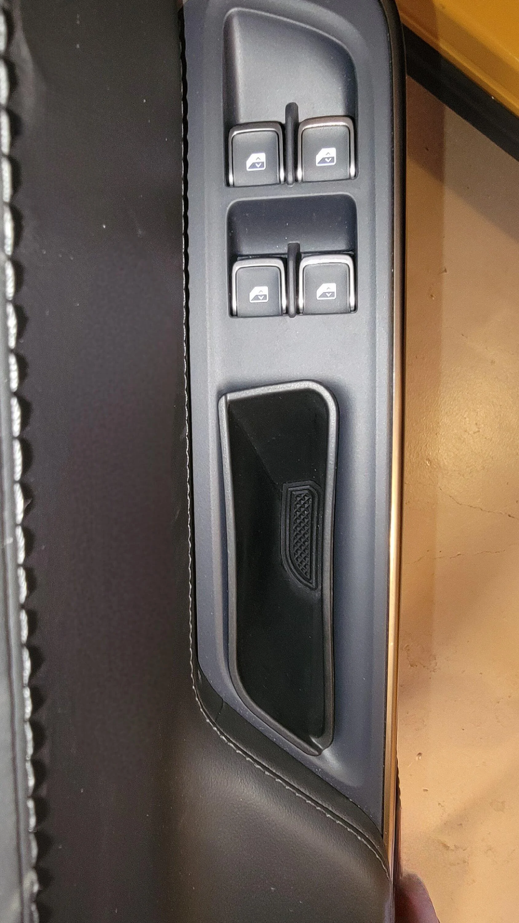 Rivian R1T R1S COMPASS YELLOW R1T Photos 20231008_145324