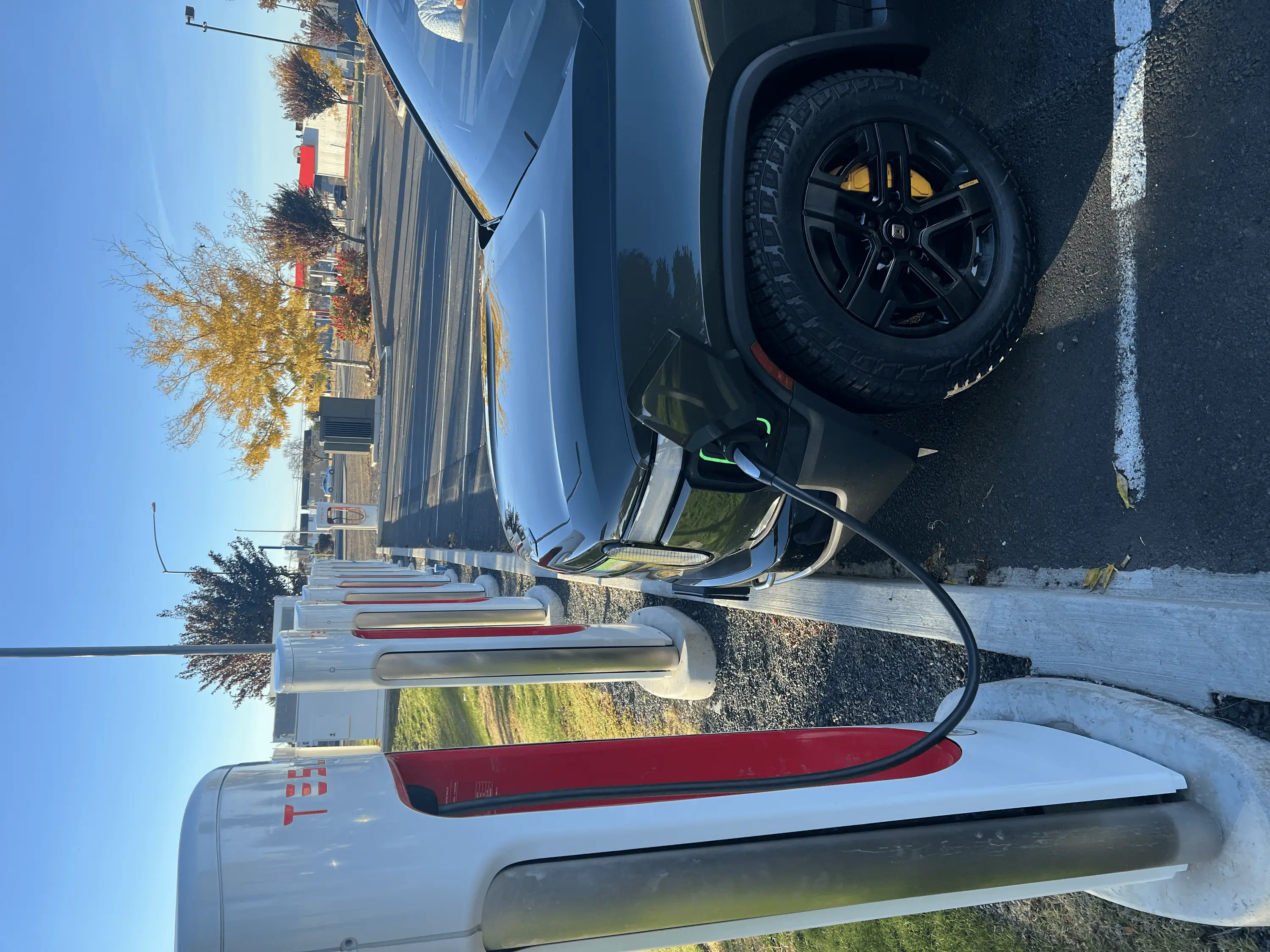Rivian R1T R1S V4 Tesla Supercharger looks more user friendly + magic dock connector and display (spotted photos) tempImage0OvJi