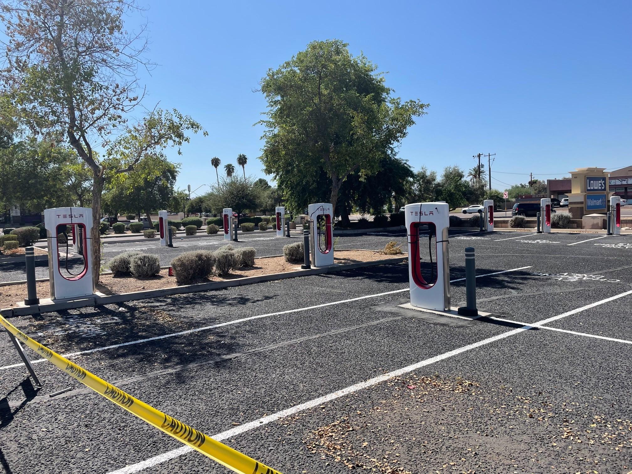 Rivian R1T R1S V4 Tesla Supercharger looks more user friendly + magic dock connector and display (spotted photos) GlendaleSC2