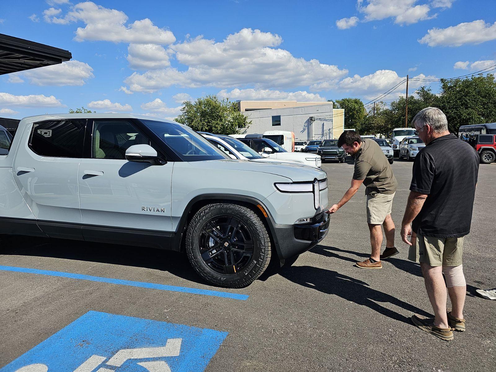 Rivian R1T R1S First Pic of Your Rivian IMG_20230929_180803