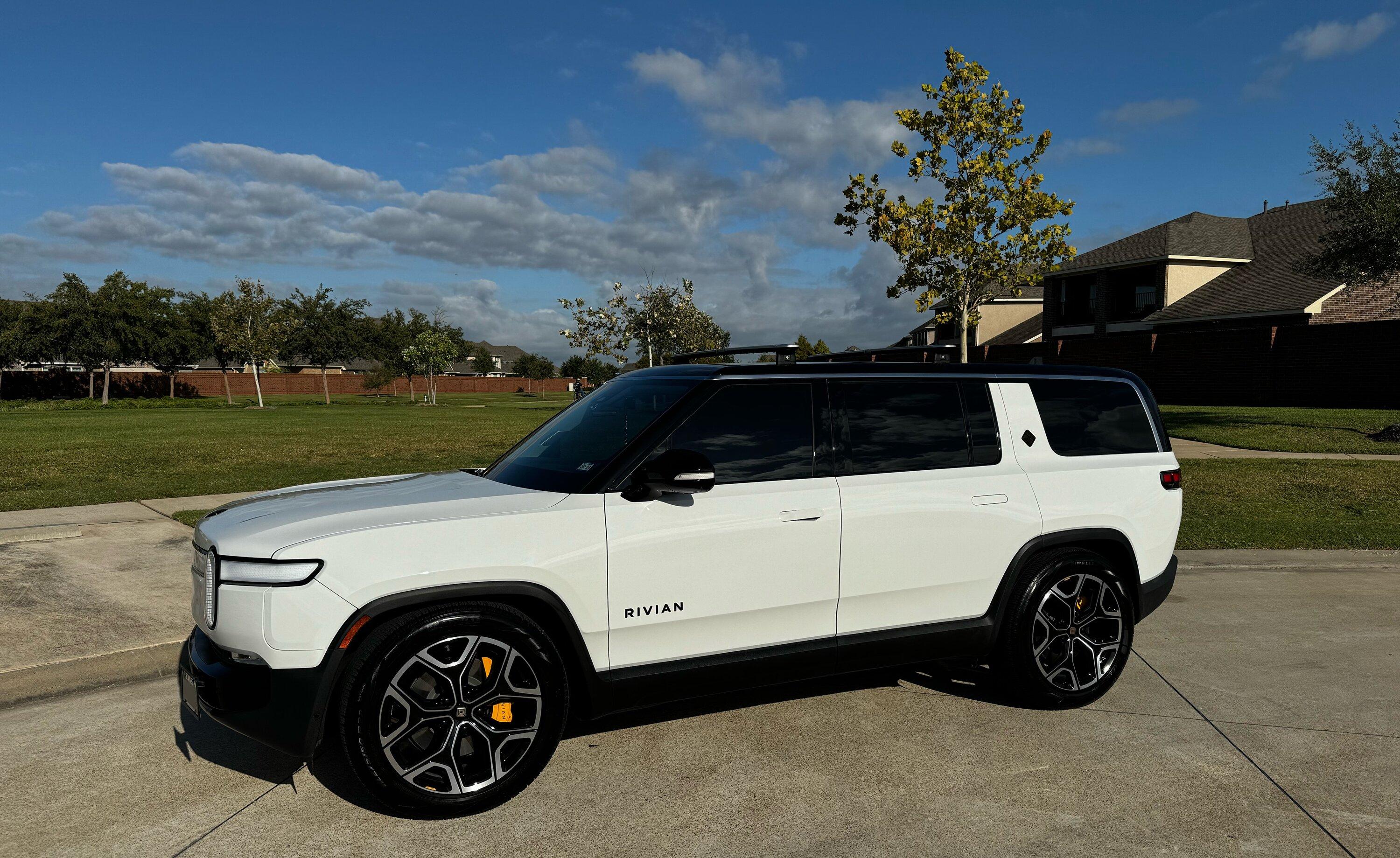Rivian R1T R1S Glacier White vs. LA Silver? IMG_8236