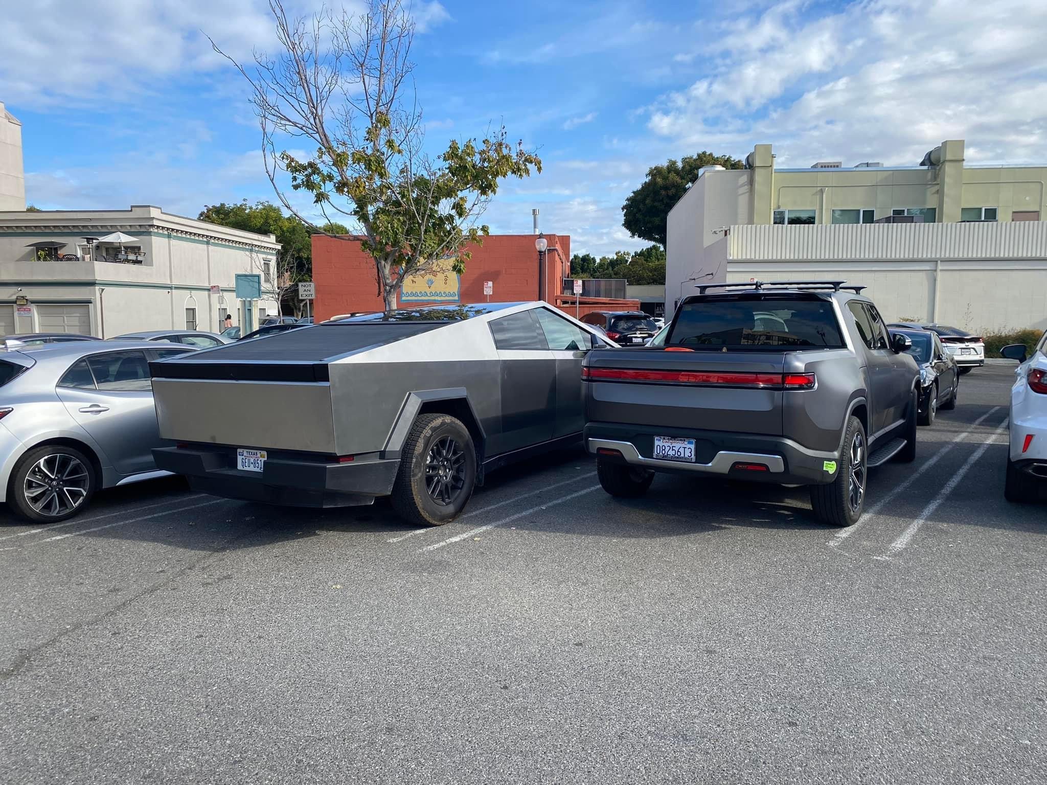 Rivian R1T R1S R1T v Cybertruck side by side real life photos IMG_7286
