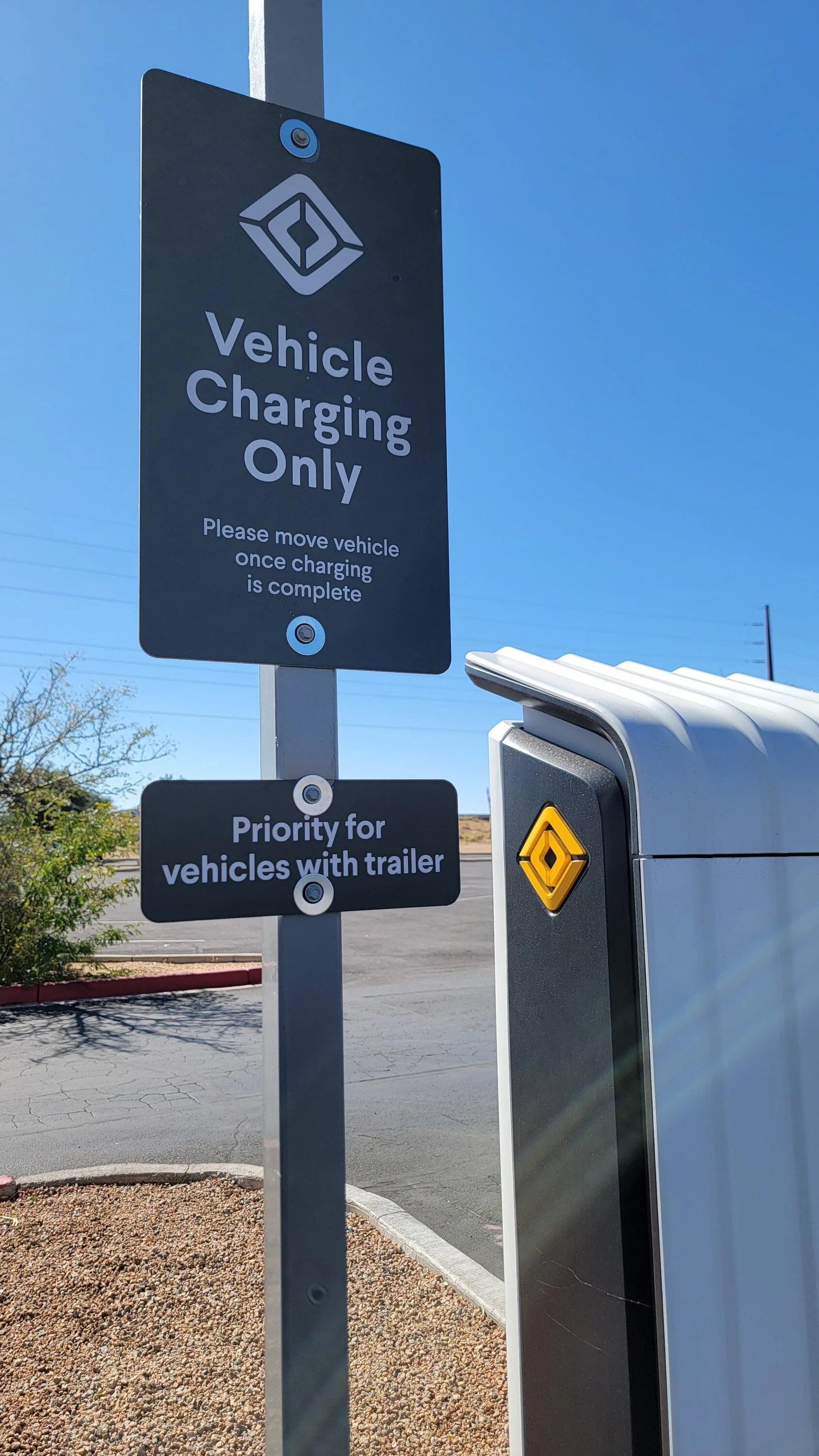 Rivian R1T R1S RAN in Las Vegas is great! Quick charge to reach Barstow RAN - Higher MPH or Lower MPH?? 20231015_112742