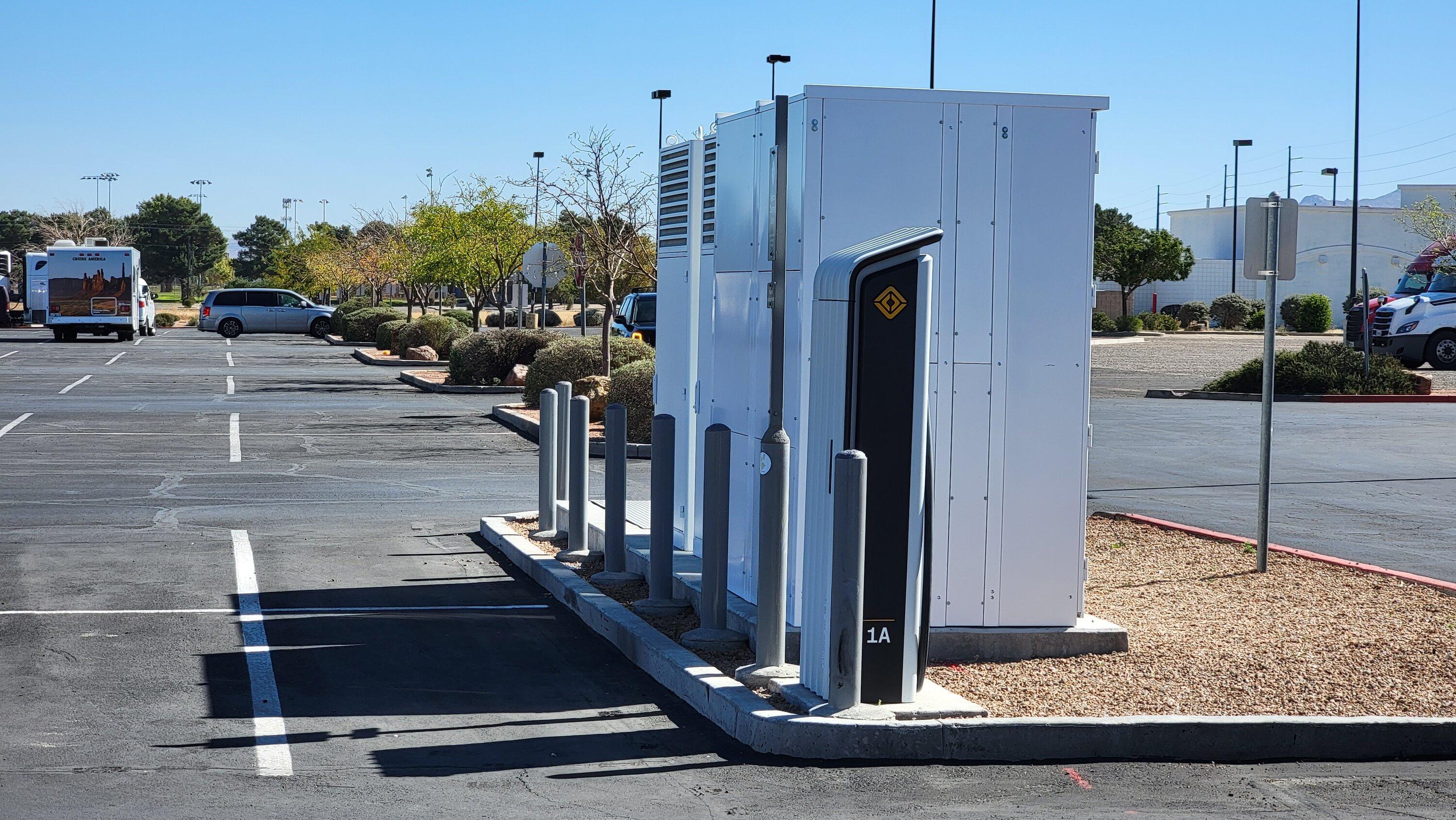 Rivian R1T R1S RAN in Las Vegas is great! Quick charge to reach Barstow RAN - Higher MPH or Lower MPH?? 20231015_112700