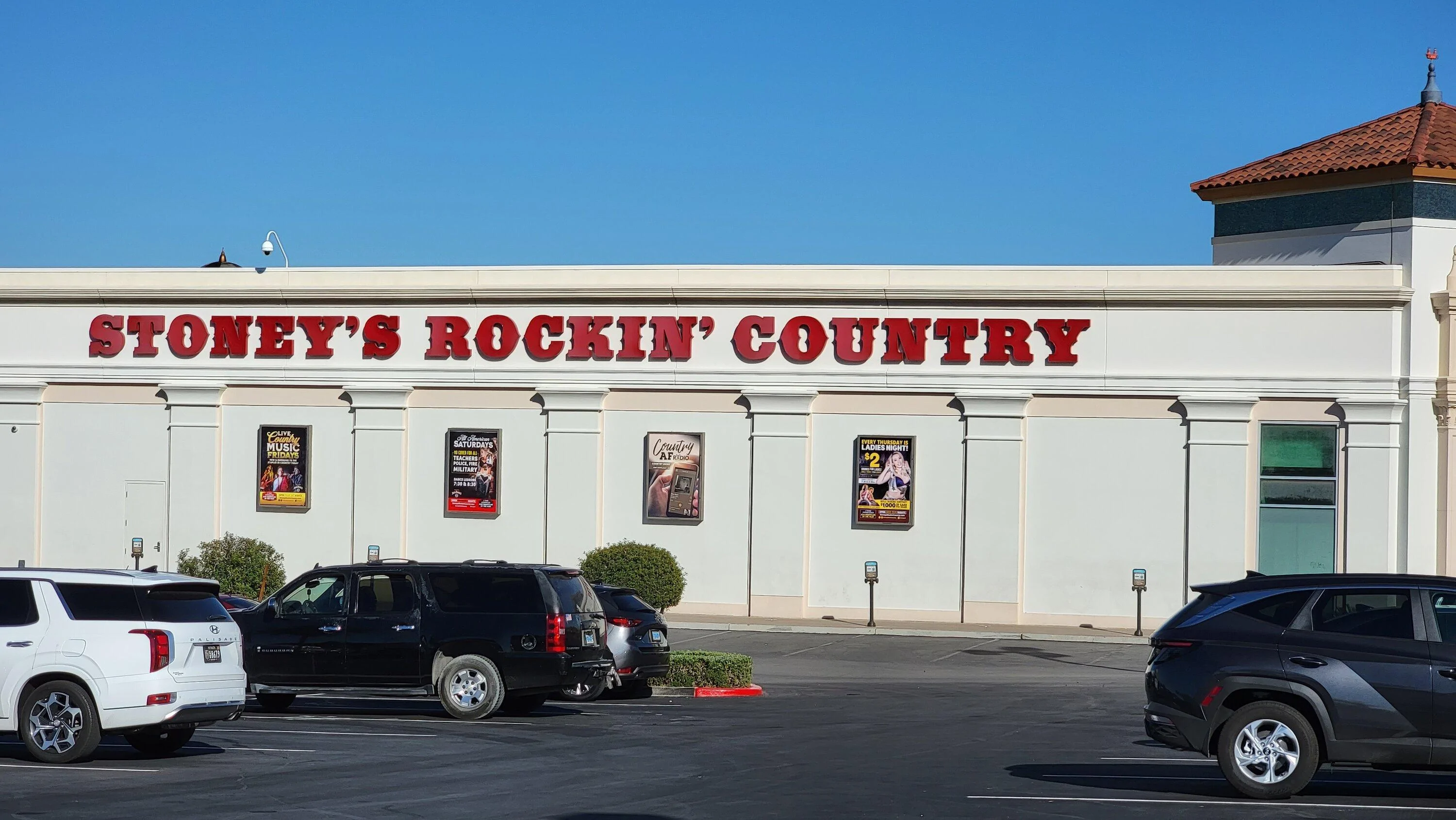 Rivian R1T R1S RAN in Las Vegas is great! Quick charge to reach Barstow RAN - Higher MPH or Lower MPH?? 20231015_152507