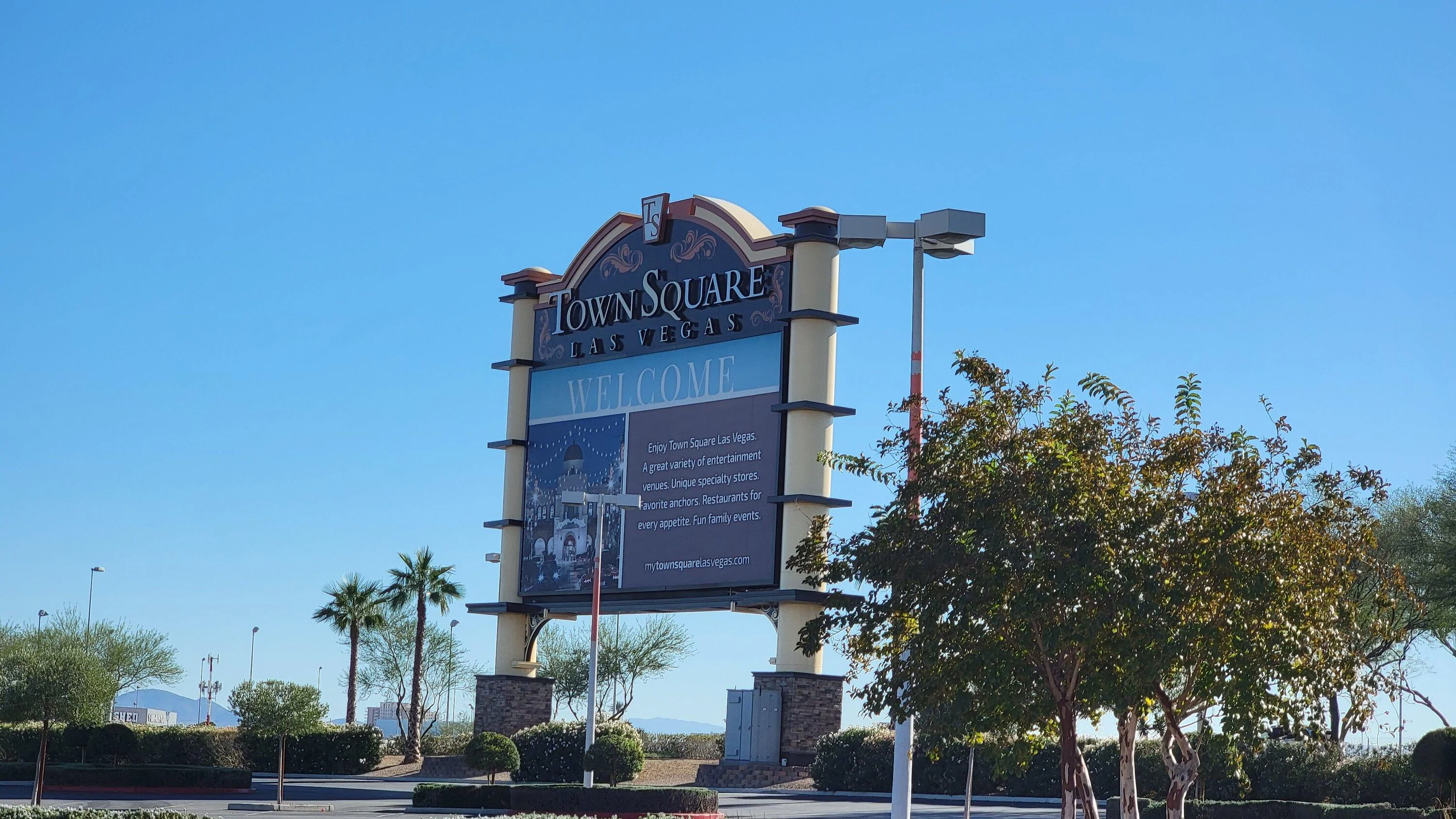 Rivian R1T R1S RAN in Las Vegas is great! Quick charge to reach Barstow RAN - Higher MPH or Lower MPH?? 20231015_152452