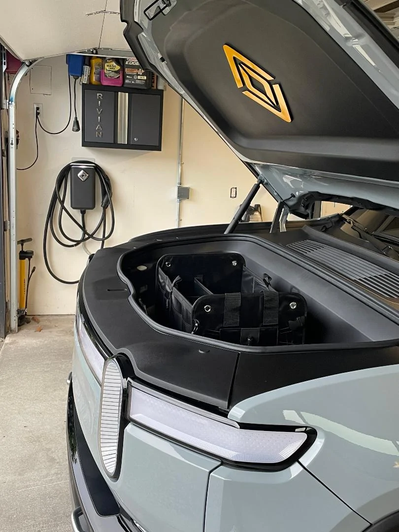 Rivian R1T R1S Recycled emblems charger