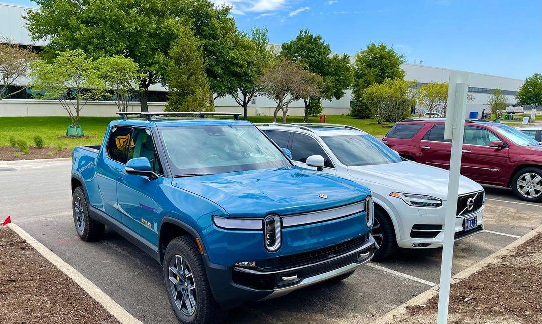 Rivian Blue R1T pickup 5.jpg