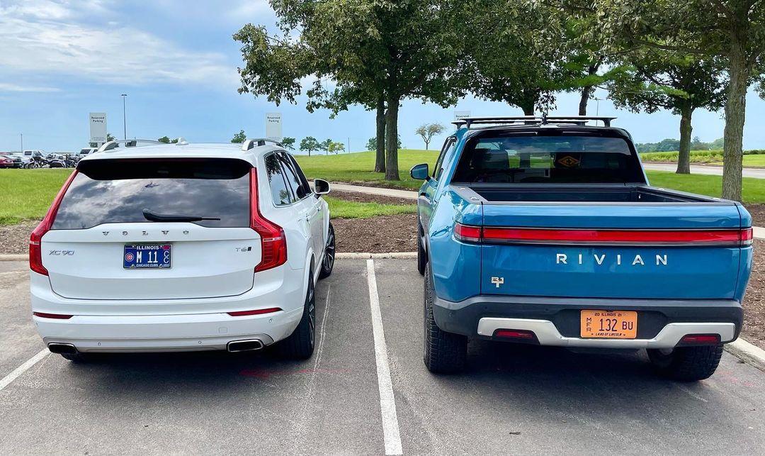 Rivian Blue R1T pickup 1.jpg
