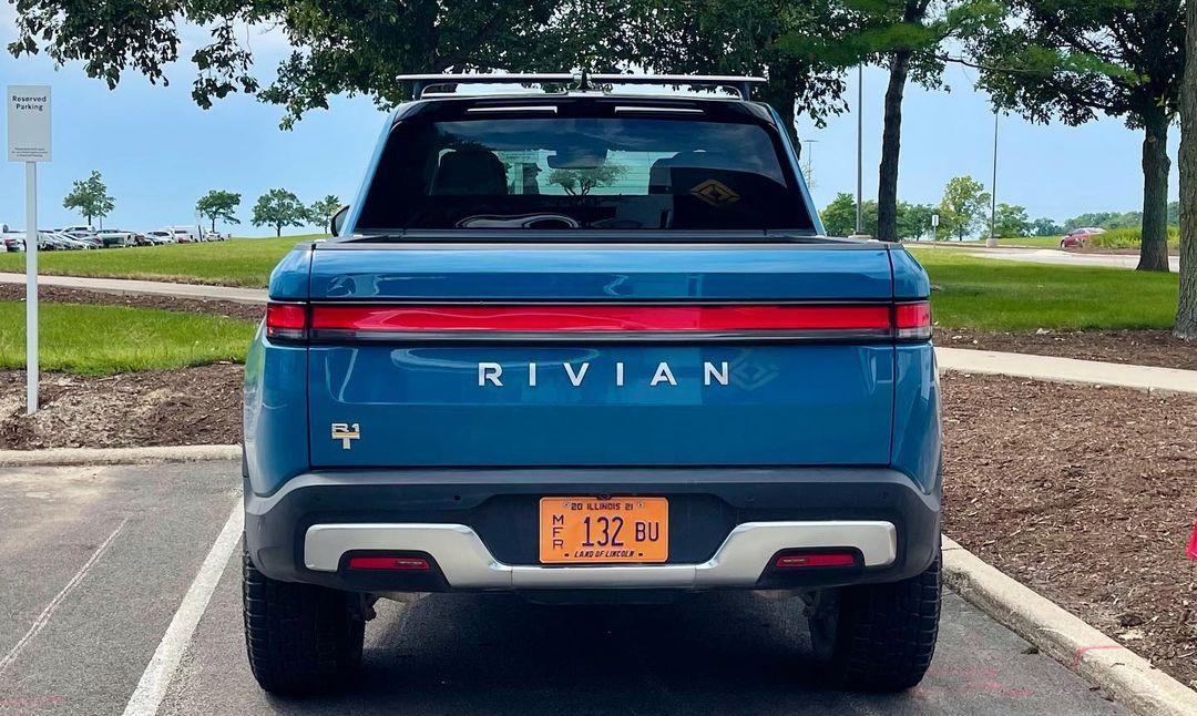 Rivian Blue R1T pickup 3.jpg