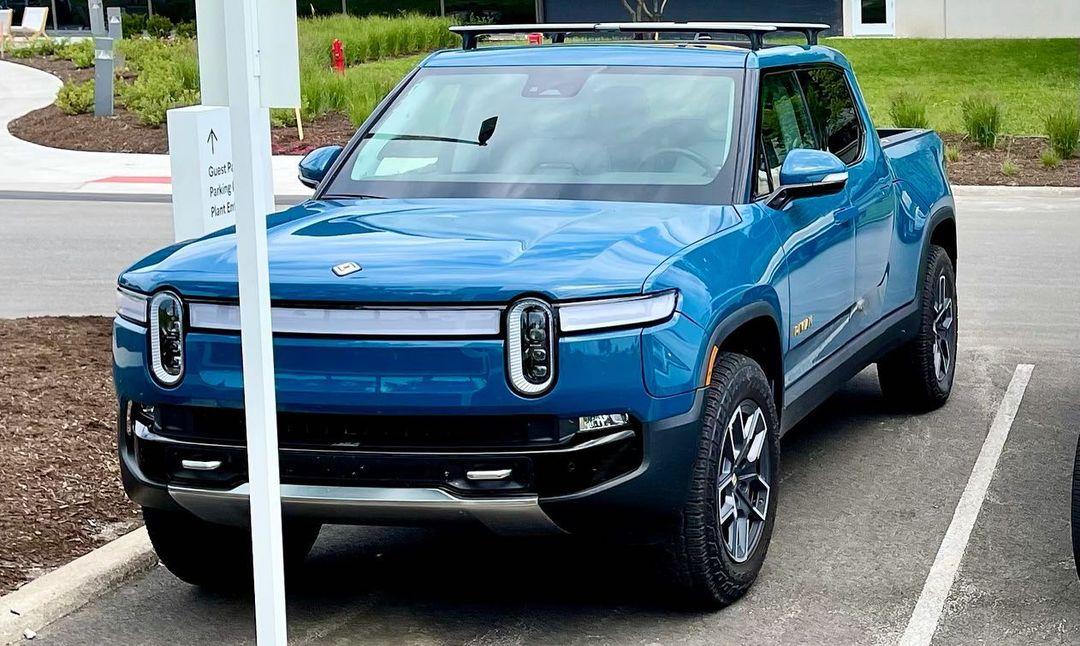 Rivian Blue R1T pickup 4.jpg