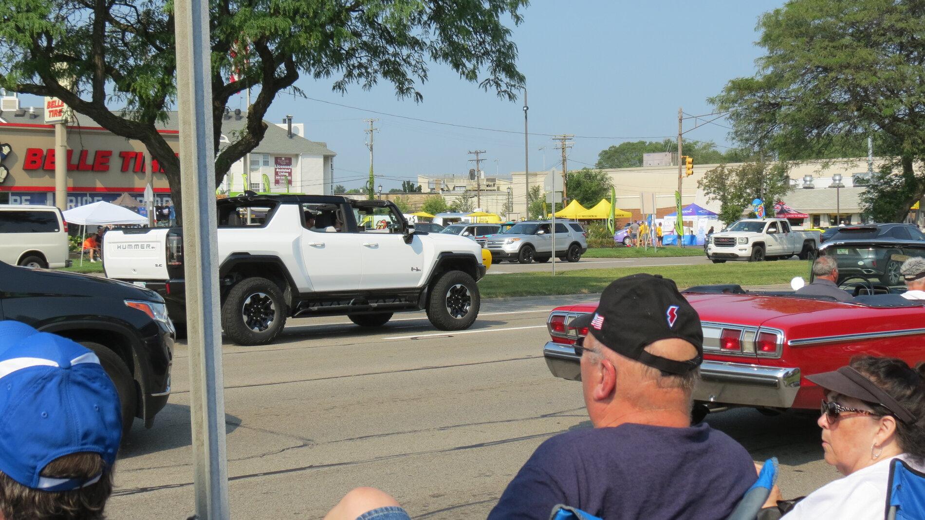 Rivian R1T R1S The Competition Spotted - GMC Hummer EV IMG_6203.JPG