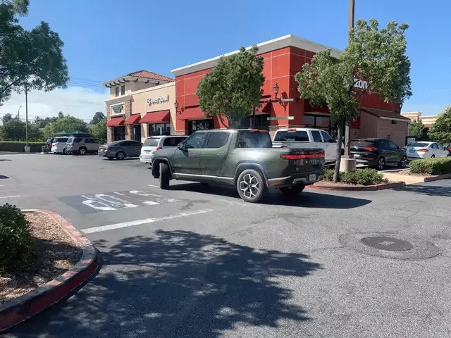 Rivian R1T R1S Real Rivian Photos & Videos EkQaich_d