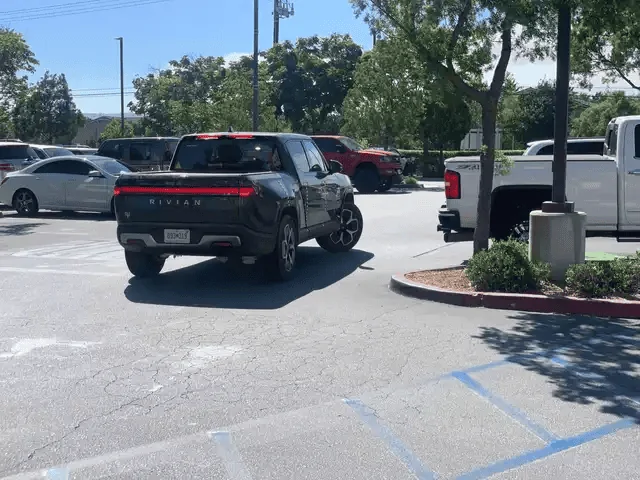 Rivian R1T R1S Real Rivian Photos & Videos CV10S0w_d