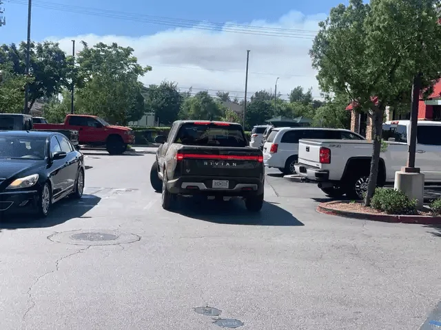 Rivian R1T R1S Real Rivian Photos & Videos qHx1V9R_d
