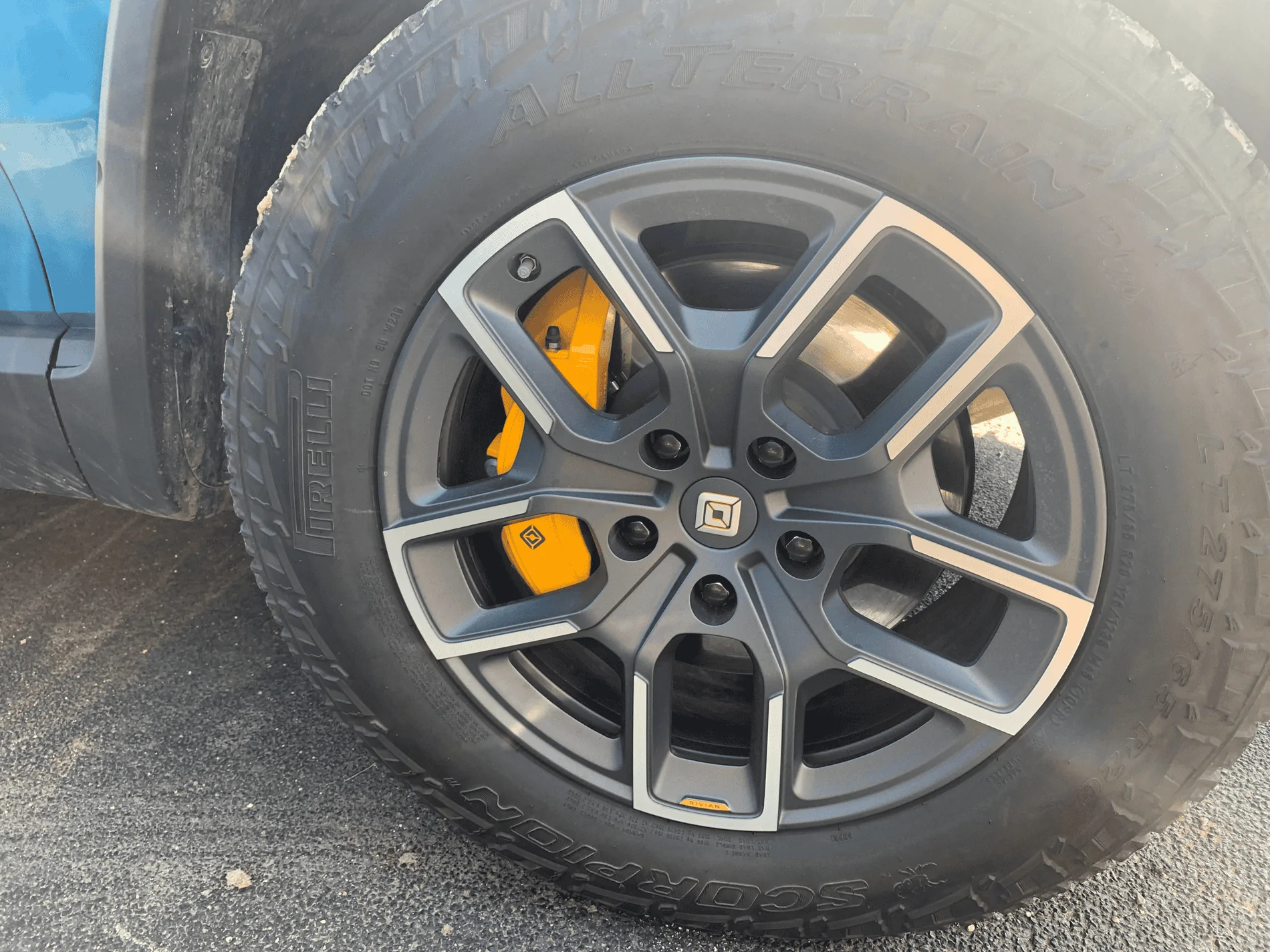 Rivian R1T R1S Real Rivian Photos & Videos lfzcpnv345k71