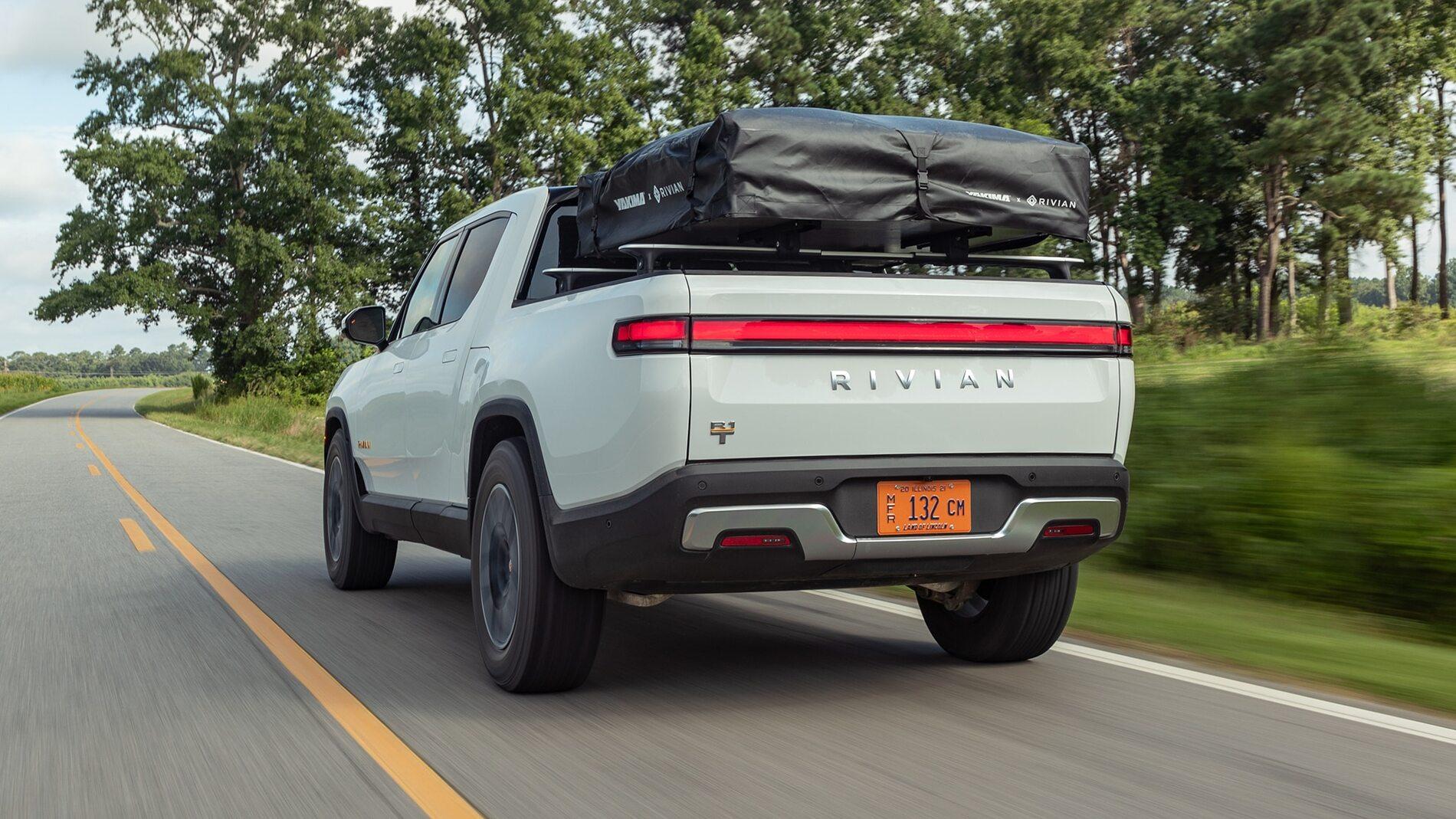 Rivian R1T R1S Motor Trend Review: The 2022 Rivian R1T Is the Most Remarkable Pickup We’ve Ever Driven 2022-Rivian-R1T-4