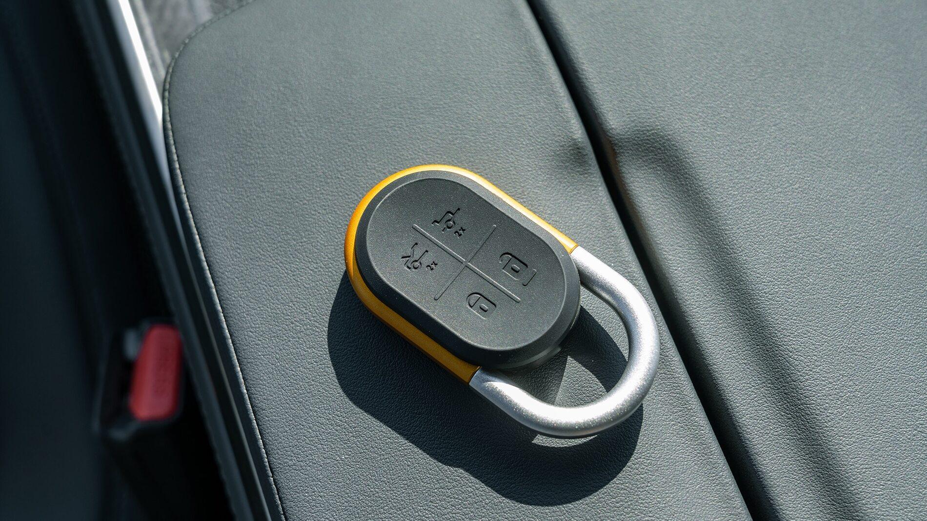 Rivian R1T R1S Motor Trend Review: The 2022 Rivian R1T Is the Most Remarkable Pickup We’ve Ever Driven 2022-Rivian-R1T-8