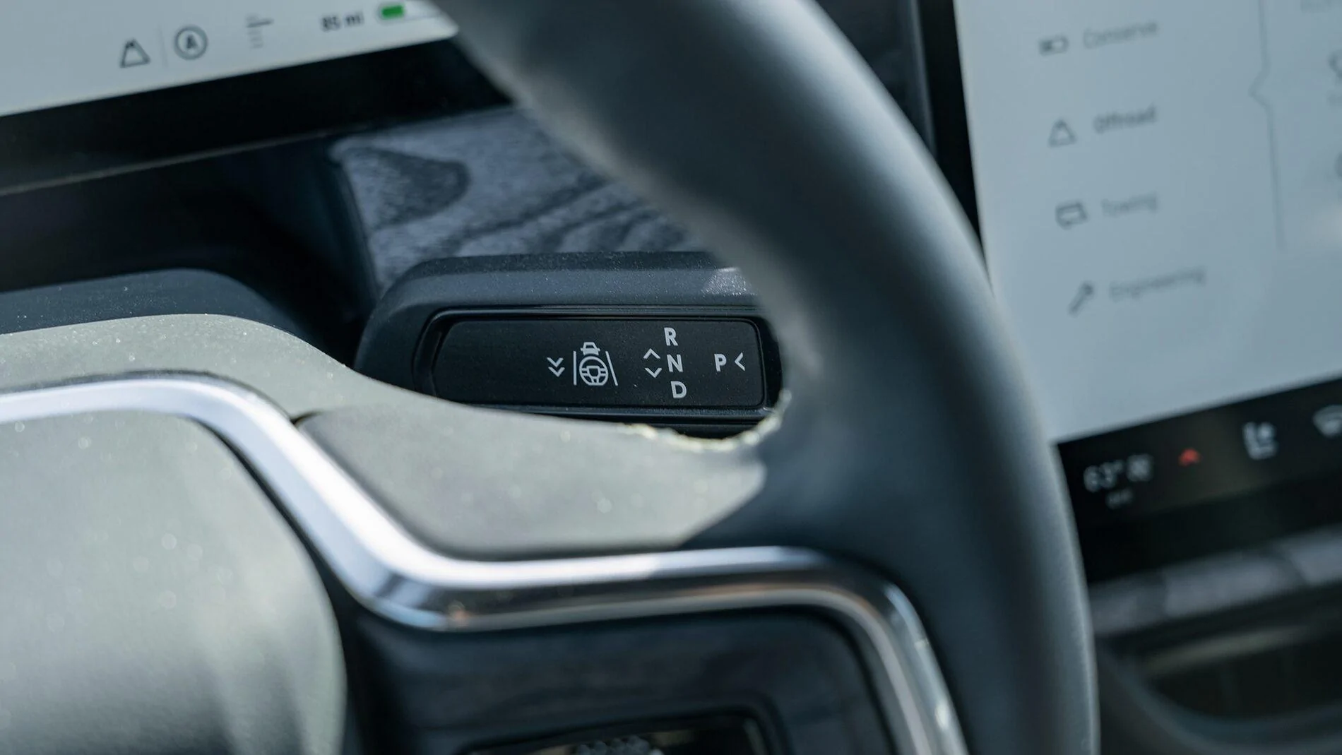 Rivian R1T R1S Motor Trend Review: The 2022 Rivian R1T Is the Most Remarkable Pickup We’ve Ever Driven 2022-Rivian-R1T-13
