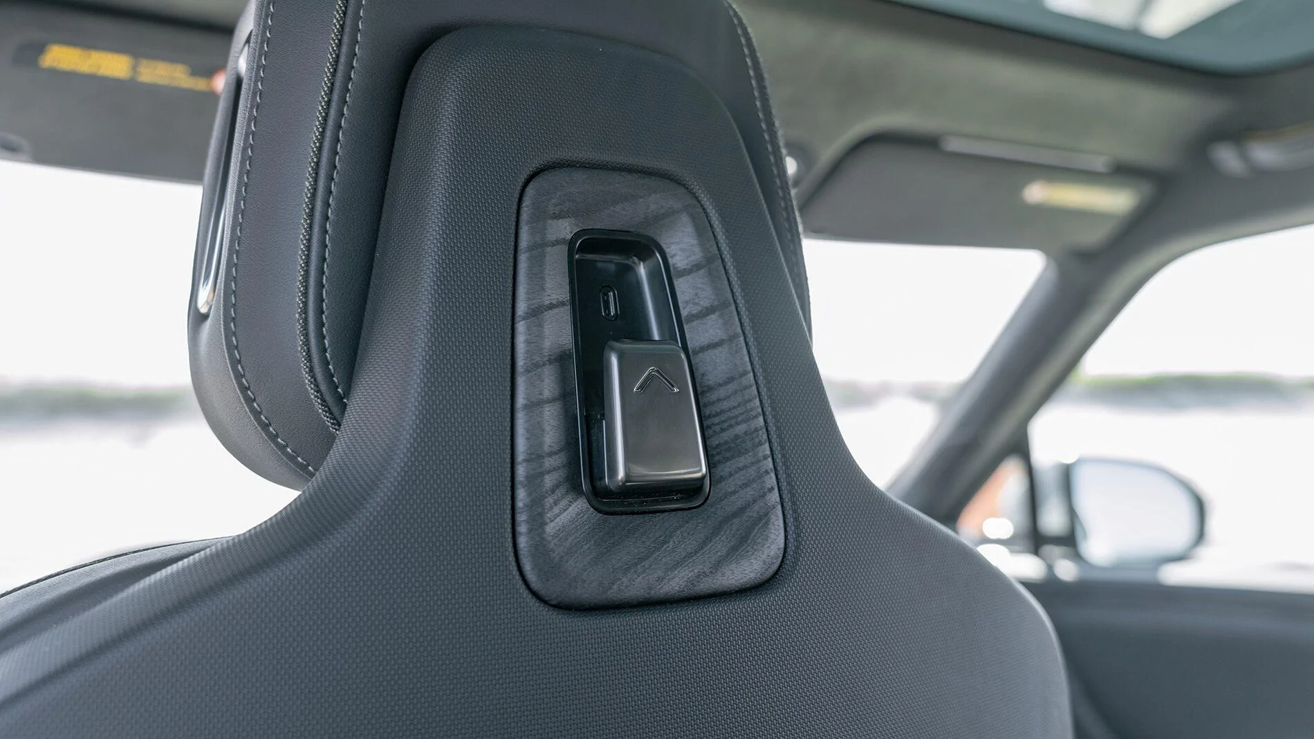 Rivian R1T R1S Motor Trend Review: The 2022 Rivian R1T Is the Most Remarkable Pickup We’ve Ever Driven 2022-Rivian-R1T-18