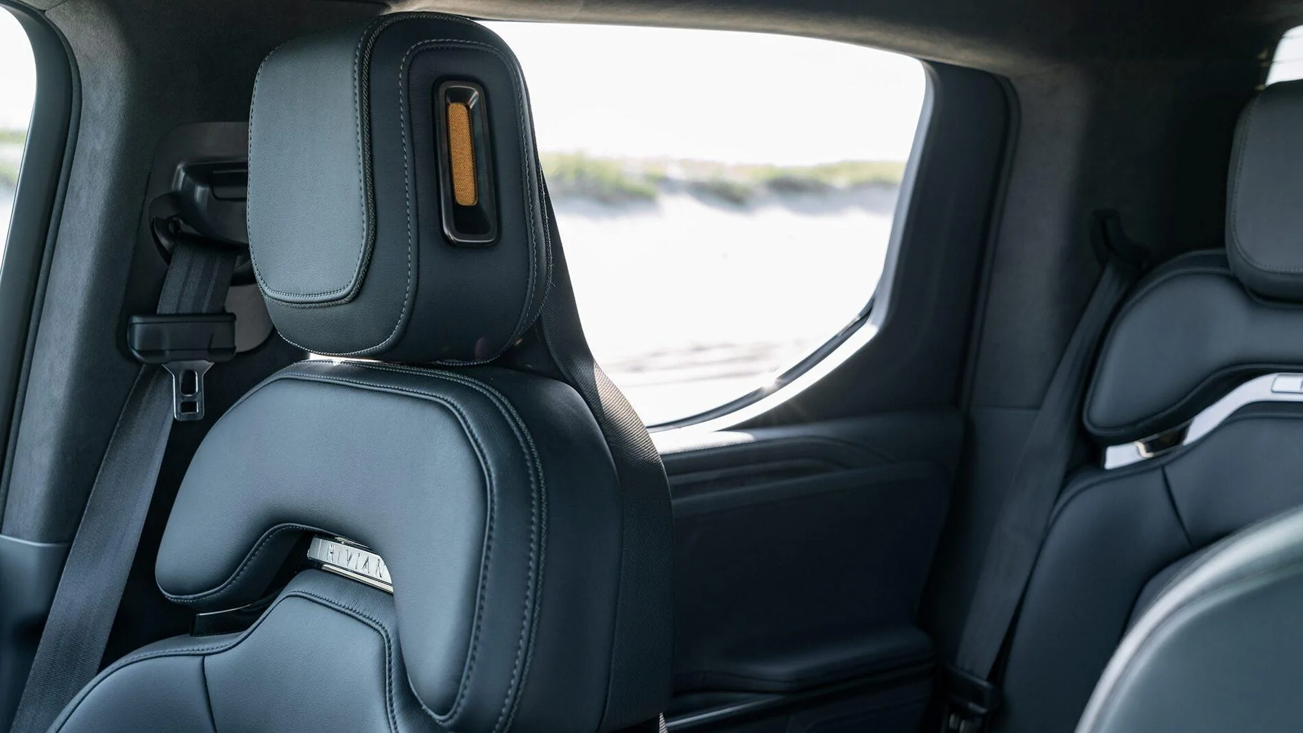 Rivian R1T R1S Motor Trend Review: The 2022 Rivian R1T Is the Most Remarkable Pickup We’ve Ever Driven 2022-Rivian-R1T-26