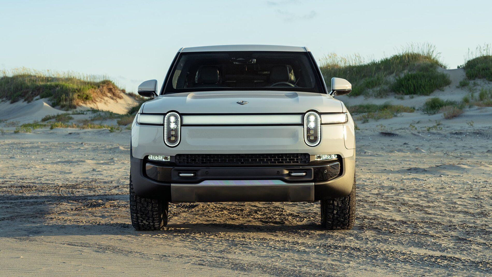 Rivian R1T R1S Motor Trend Review: The 2022 Rivian R1T Is the Most Remarkable Pickup We’ve Ever Driven 2022-Rivian-R1T-40