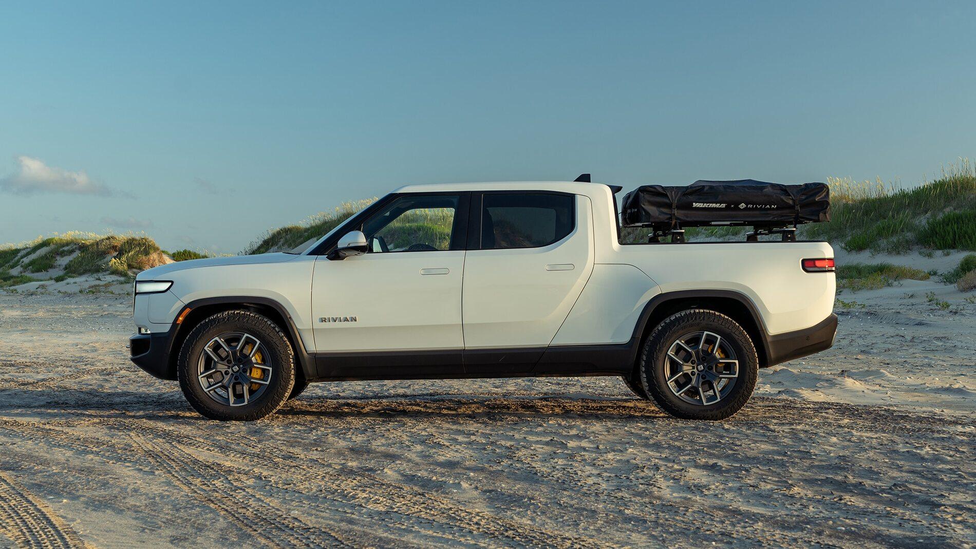 Rivian R1T R1S Motor Trend Review: The 2022 Rivian R1T Is the Most Remarkable Pickup We’ve Ever Driven 2022-Rivian-R1T-45