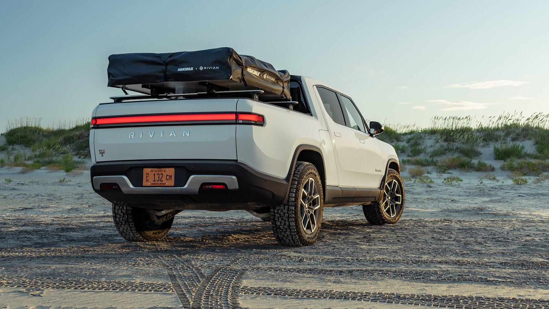 Rivian R1T R1S Motor Trend Review: The 2022 Rivian R1T Is the Most Remarkable Pickup We’ve Ever Driven 2022-Rivian-R1T-47