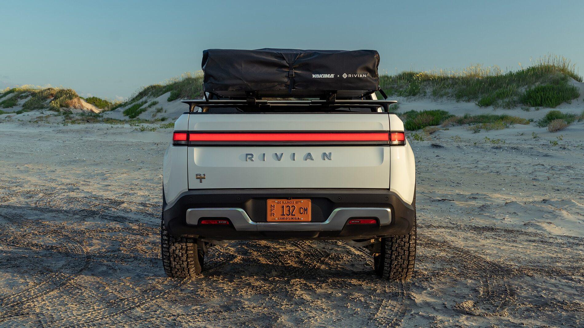 Rivian R1T R1S Motor Trend Review: The 2022 Rivian R1T Is the Most Remarkable Pickup We’ve Ever Driven 2022-Rivian-R1T-48