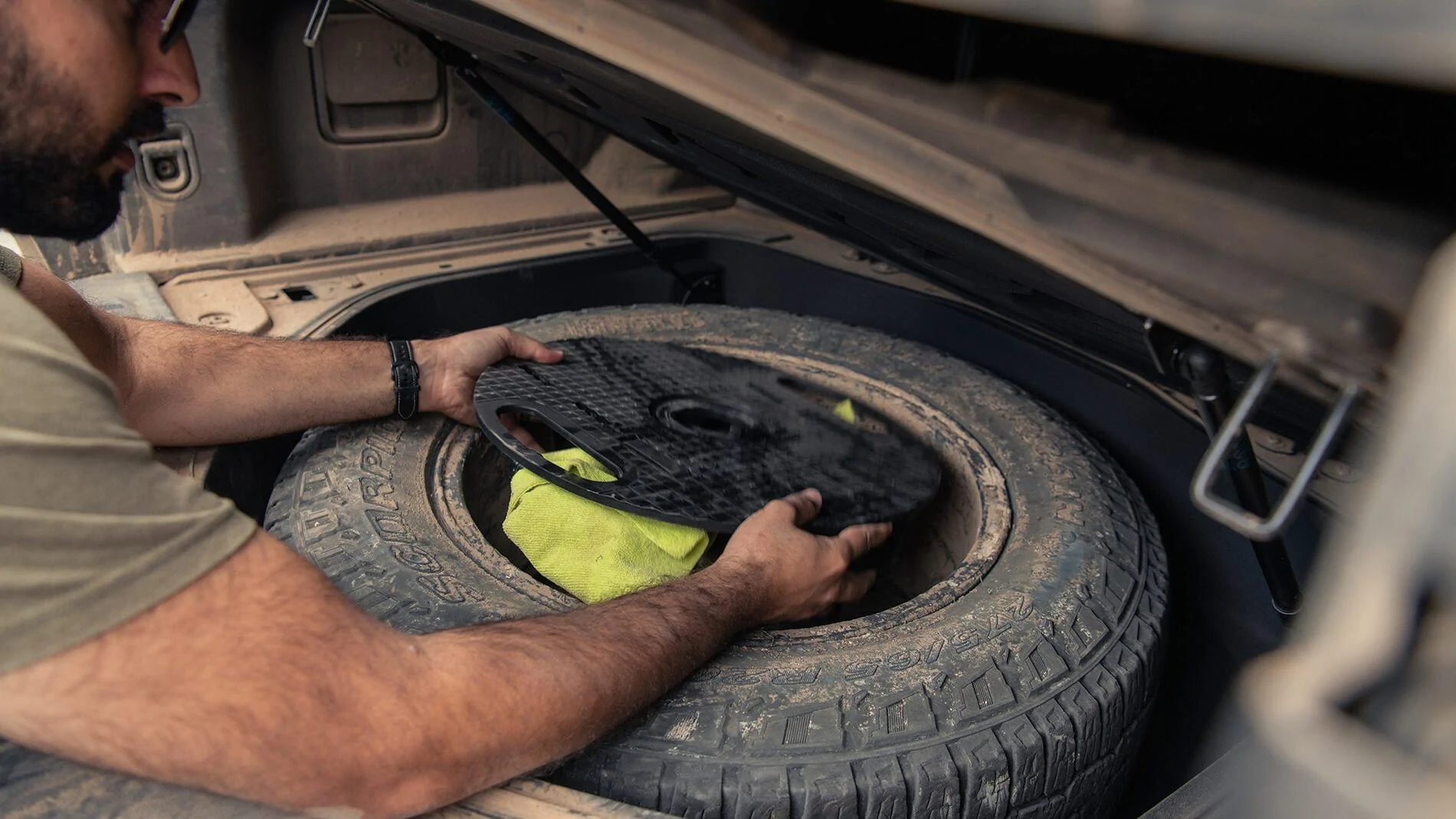 Rivian R1T R1S Motor Trend Review: The 2022 Rivian R1T Is the Most Remarkable Pickup We’ve Ever Driven 2022-Rivian-R1T-Spare-Tire-Explained-6
