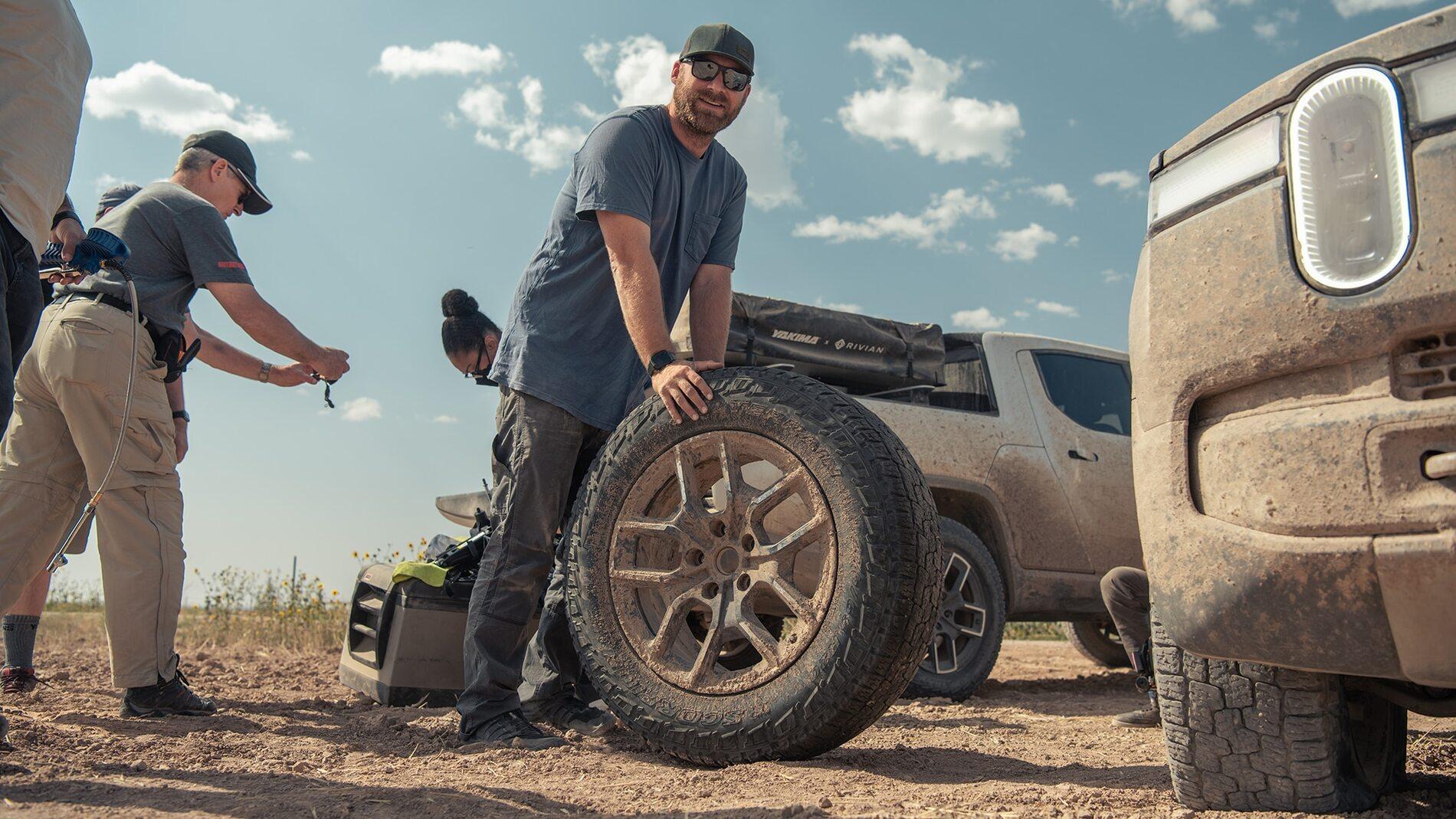 Rivian R1T R1S Motor Trend Review: The 2022 Rivian R1T Is the Most Remarkable Pickup We’ve Ever Driven 2022-Rivian-R1T-Spare-Tire-Explained-9