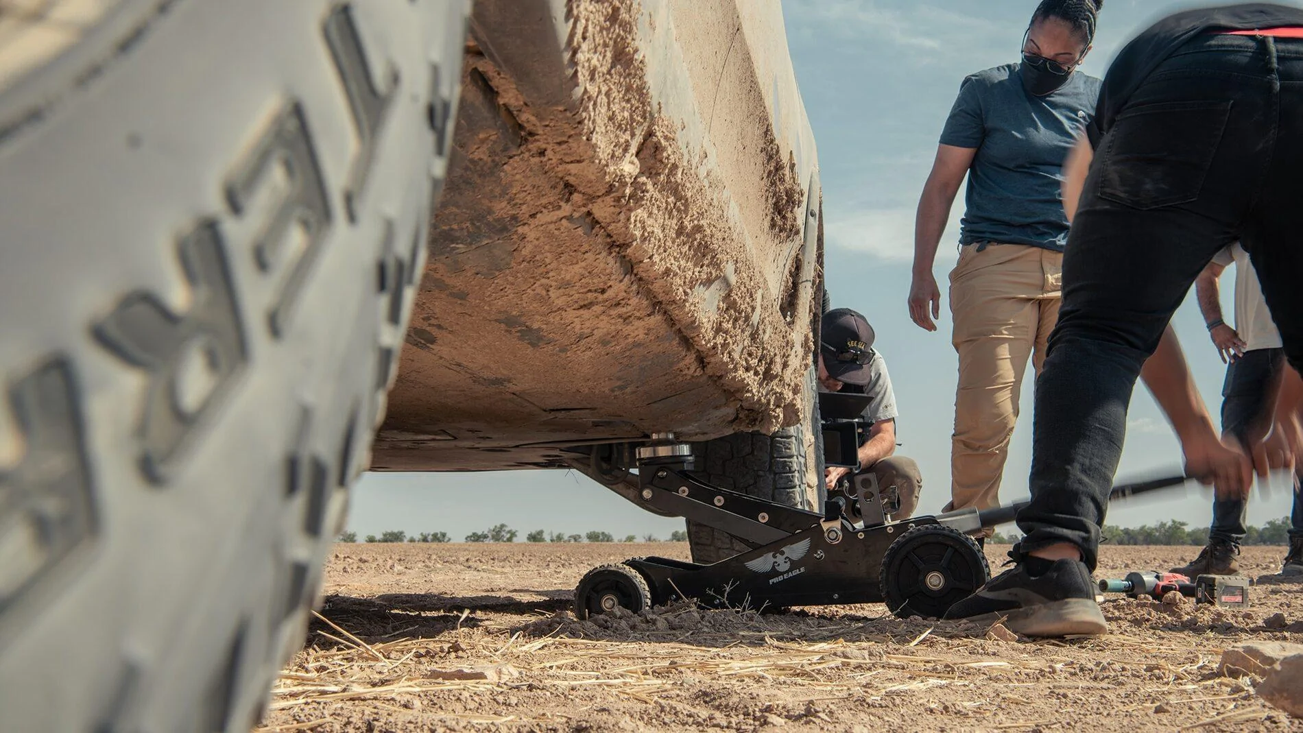 Rivian R1T R1S Motor Trend Review: The 2022 Rivian R1T Is the Most Remarkable Pickup We’ve Ever Driven 2022-Rivian-R1T-Spare-Tire-Explained-13