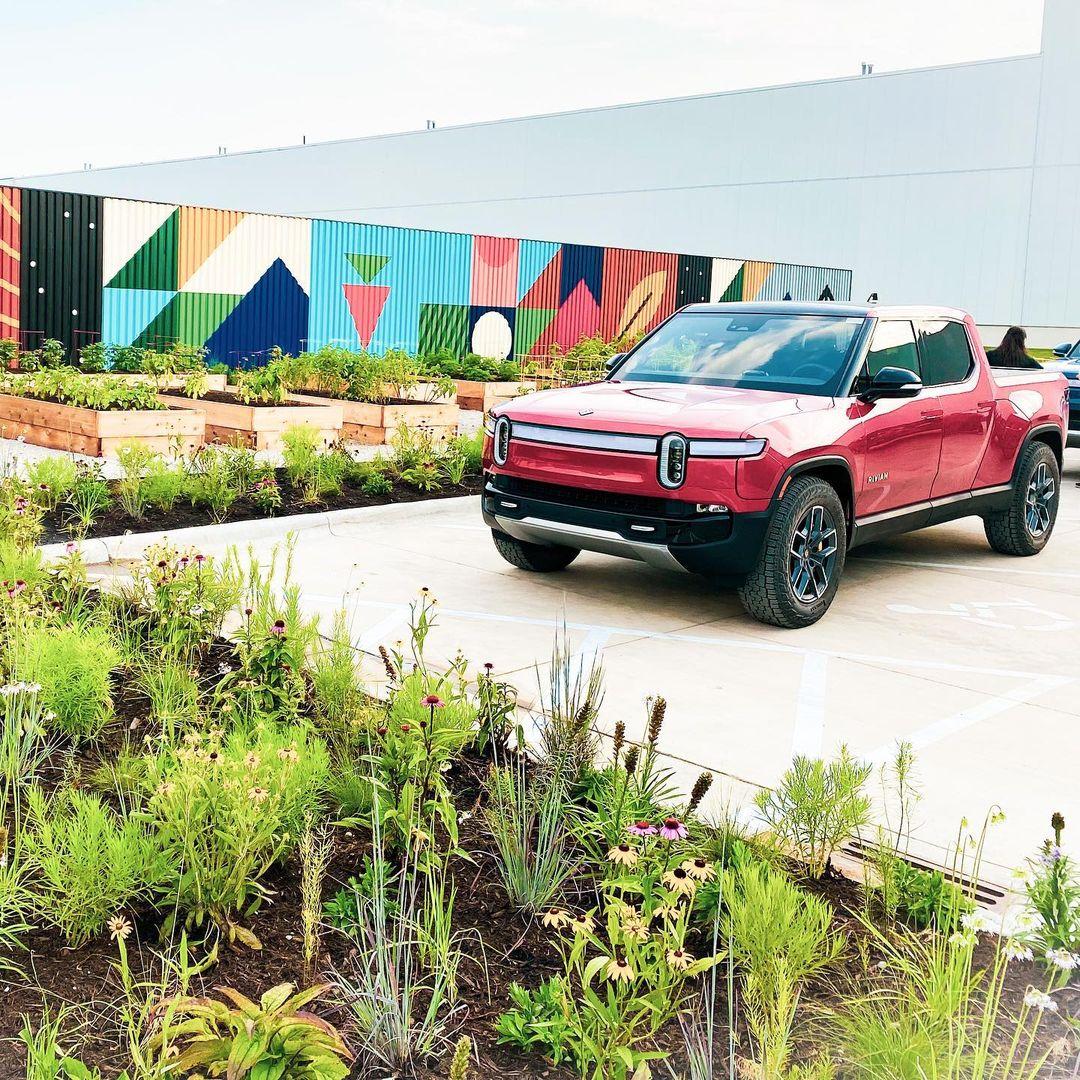 Rivian R1T R1S RED CANYON Rivian Photos red canyon rivian r1t pickup 3