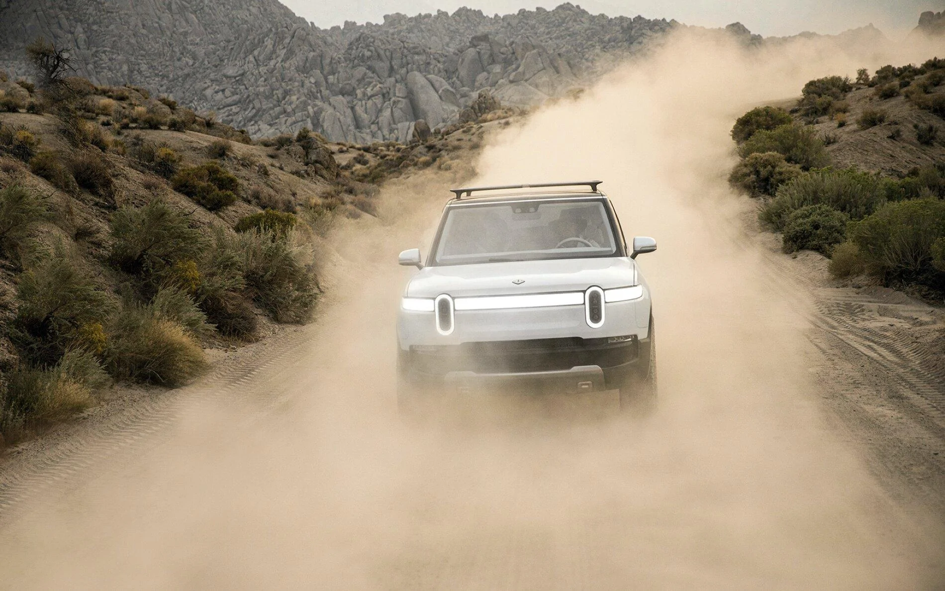 Glacier White R1S SUV 5.webp