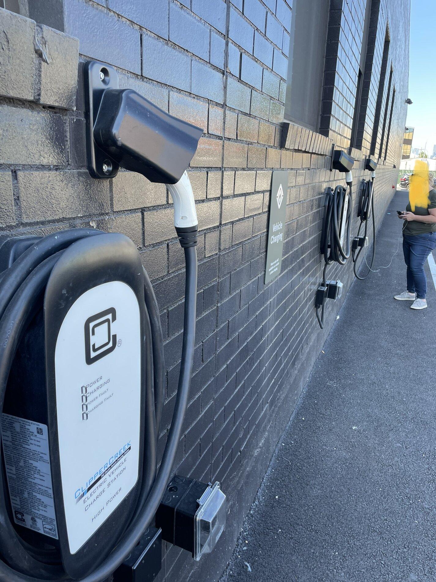 Rivian R1T R1S Brooklyn Rivian Service Center Sighting 8BE46484-4B0E-45BC-8B5E-EAB9039ACAFC