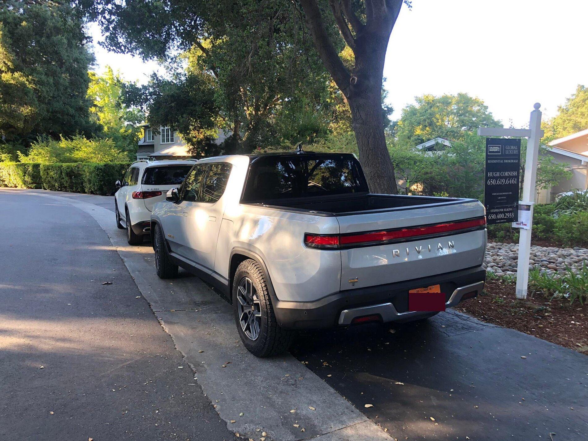 Rivian R1T R1S Rivian R1T/S vs Others size comparison side-by-side 5508B53F-A242-43CD-A1A7-66A7F5F0F135
