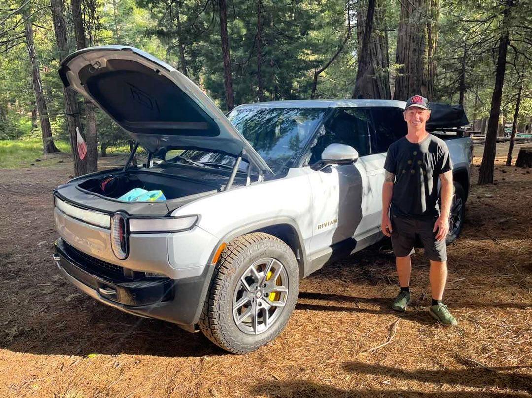 Rivian R1T R1S LA SILVER Rivian Photos LA Silver Rivian R1T Pickup Truck 6