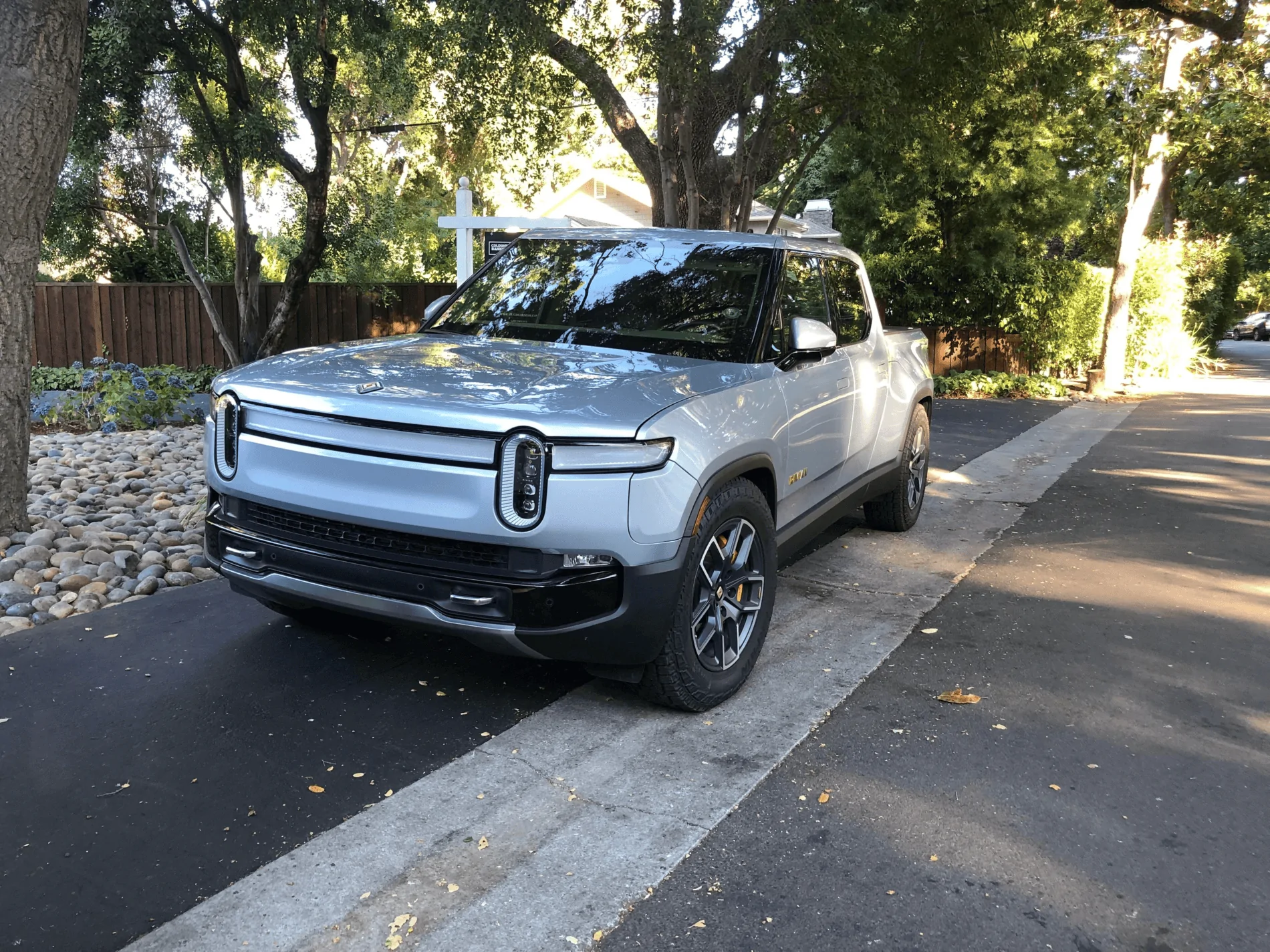 Rivian R1T R1S LA SILVER Rivian Photos LA Silver Rivian R1T Pickup Truck 1